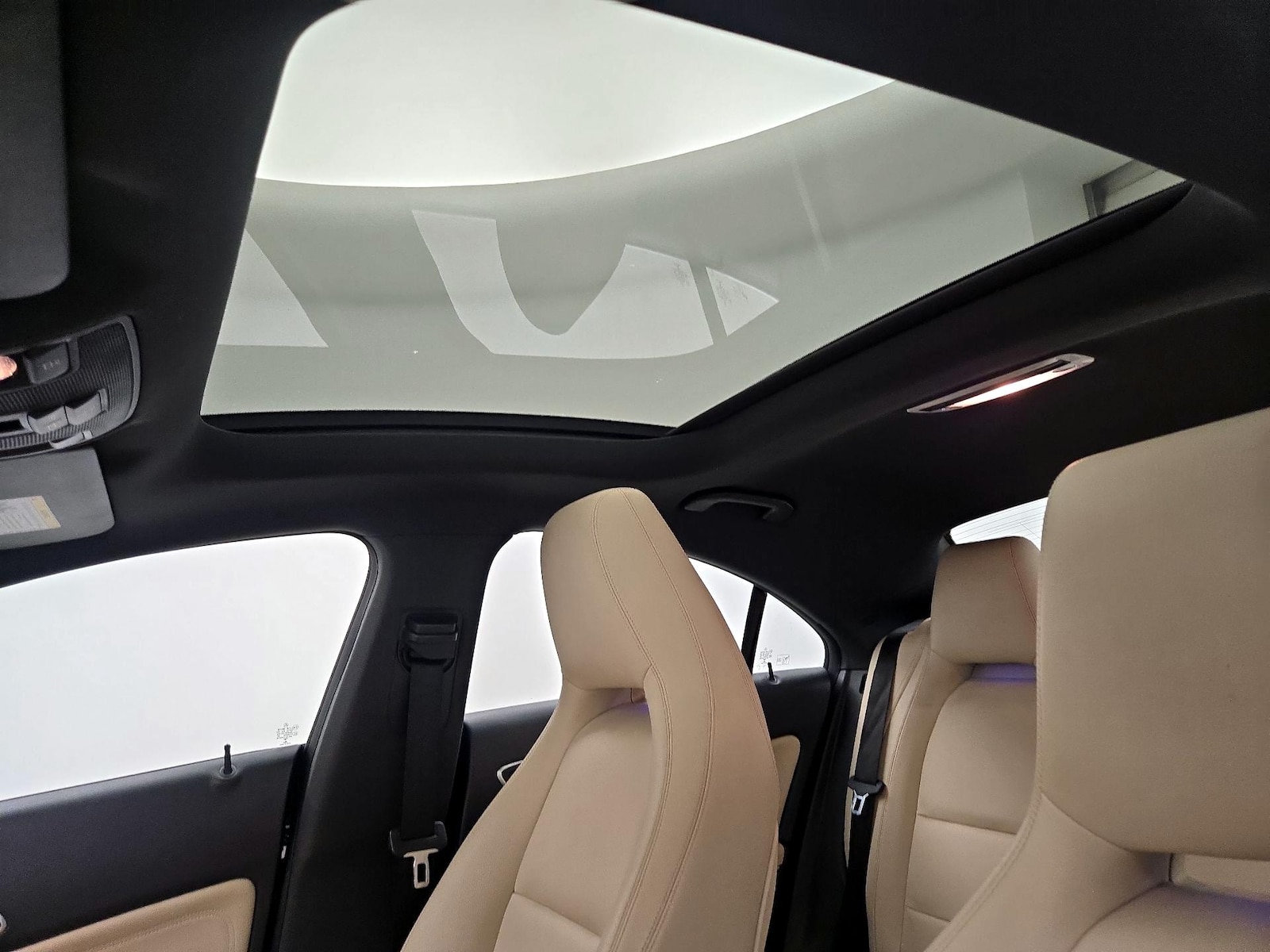 Sunroof(s) & Overhead Airbags