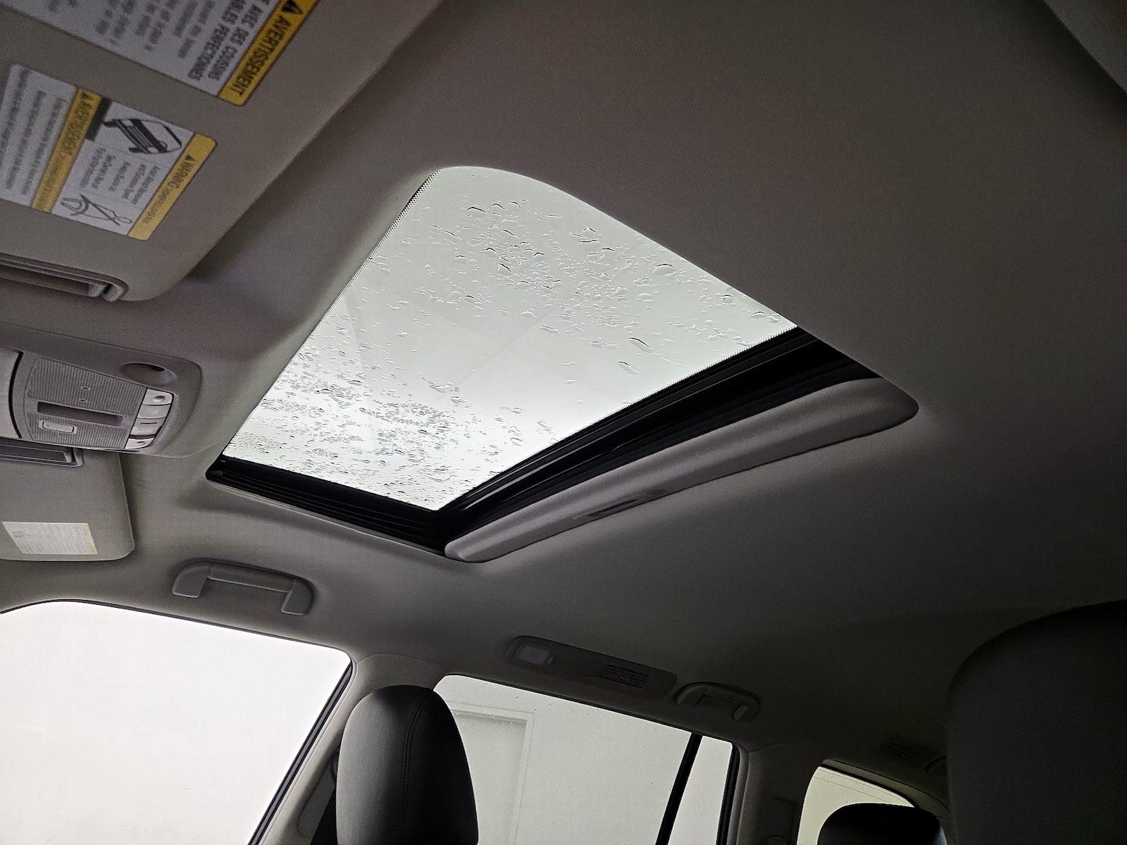 Sunroof(s) & Overhead Airbags
