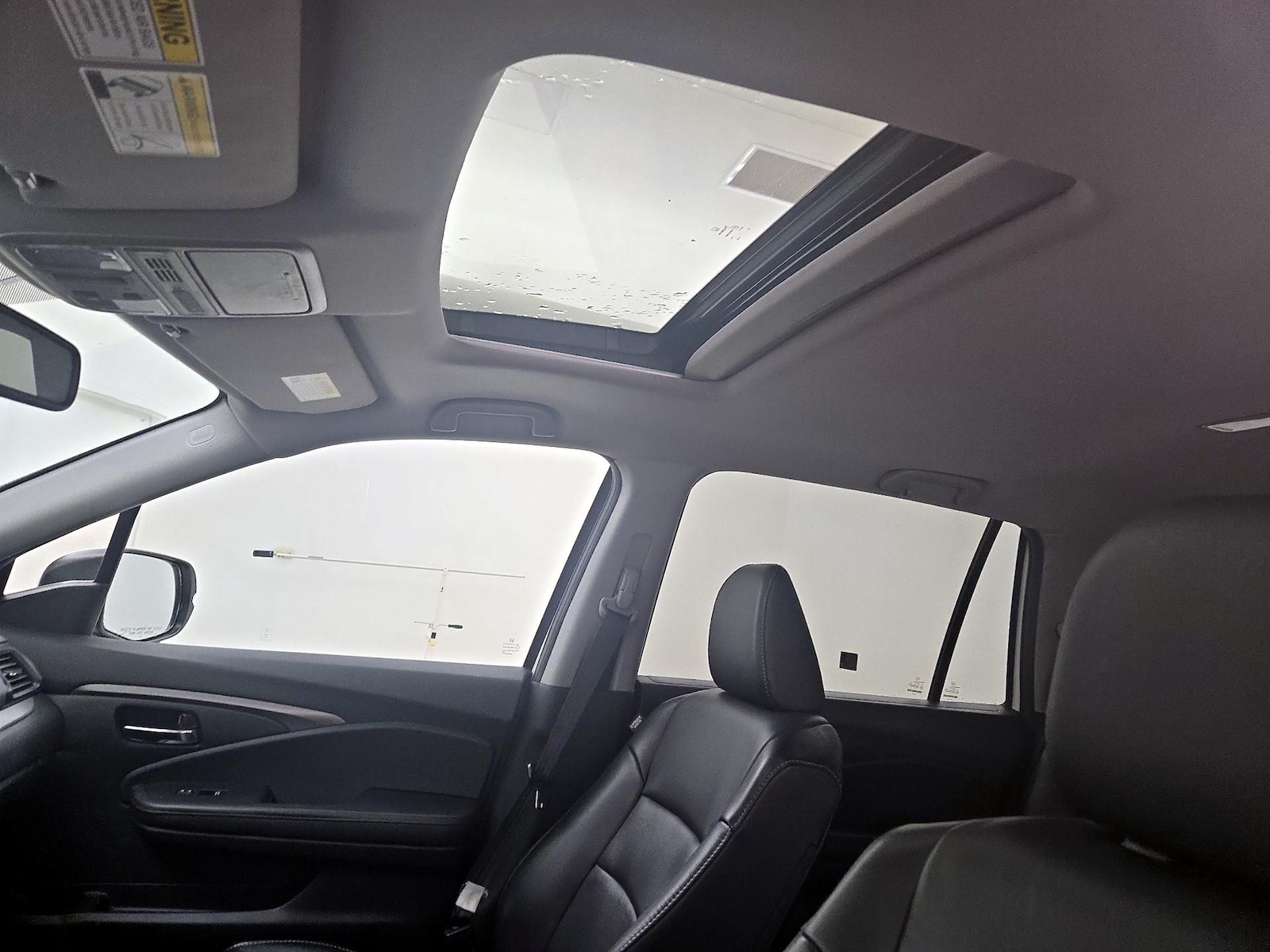 Sunroof(s) & Overhead Airbags