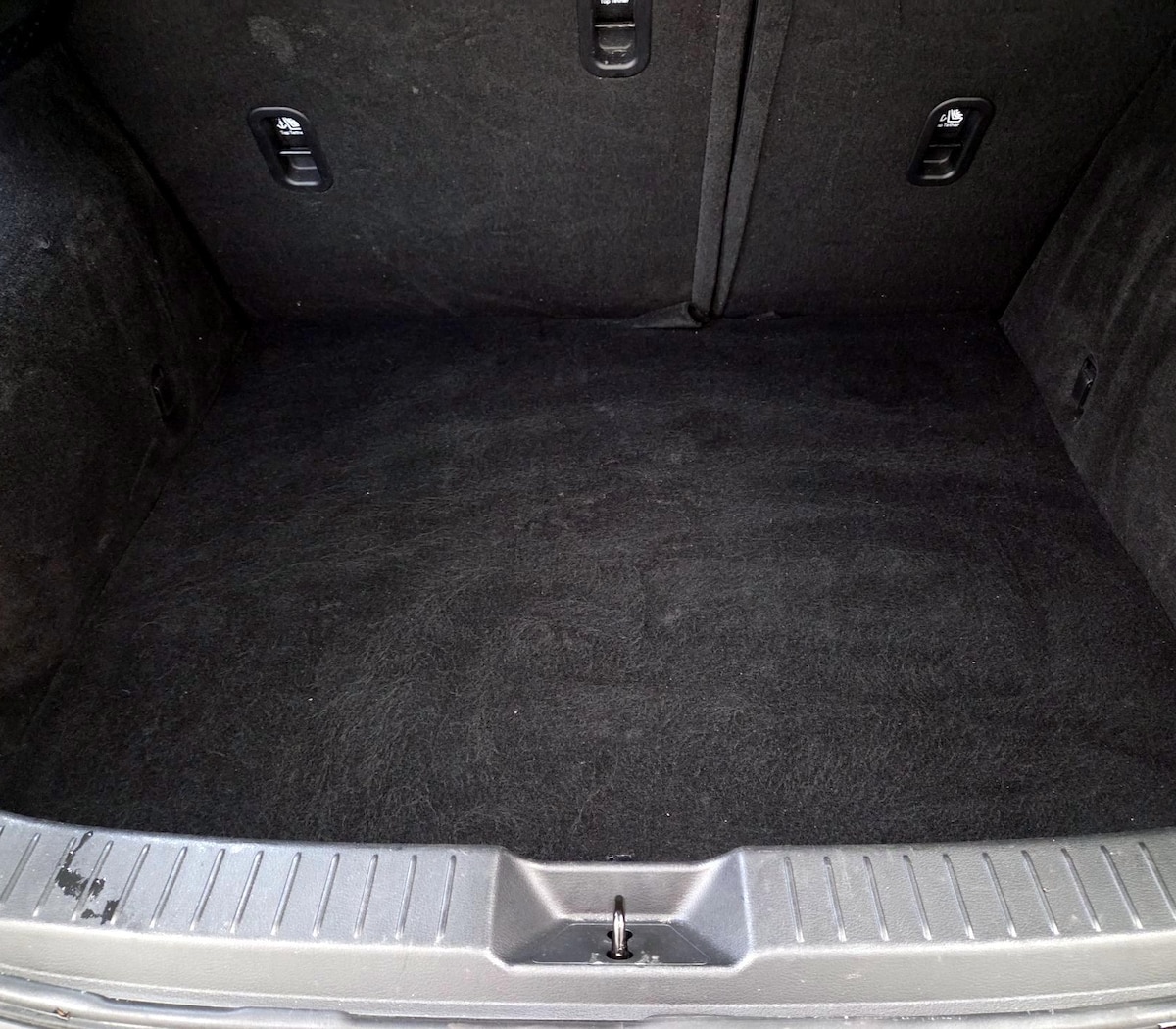 Trunk/Cargo (Seats Up)