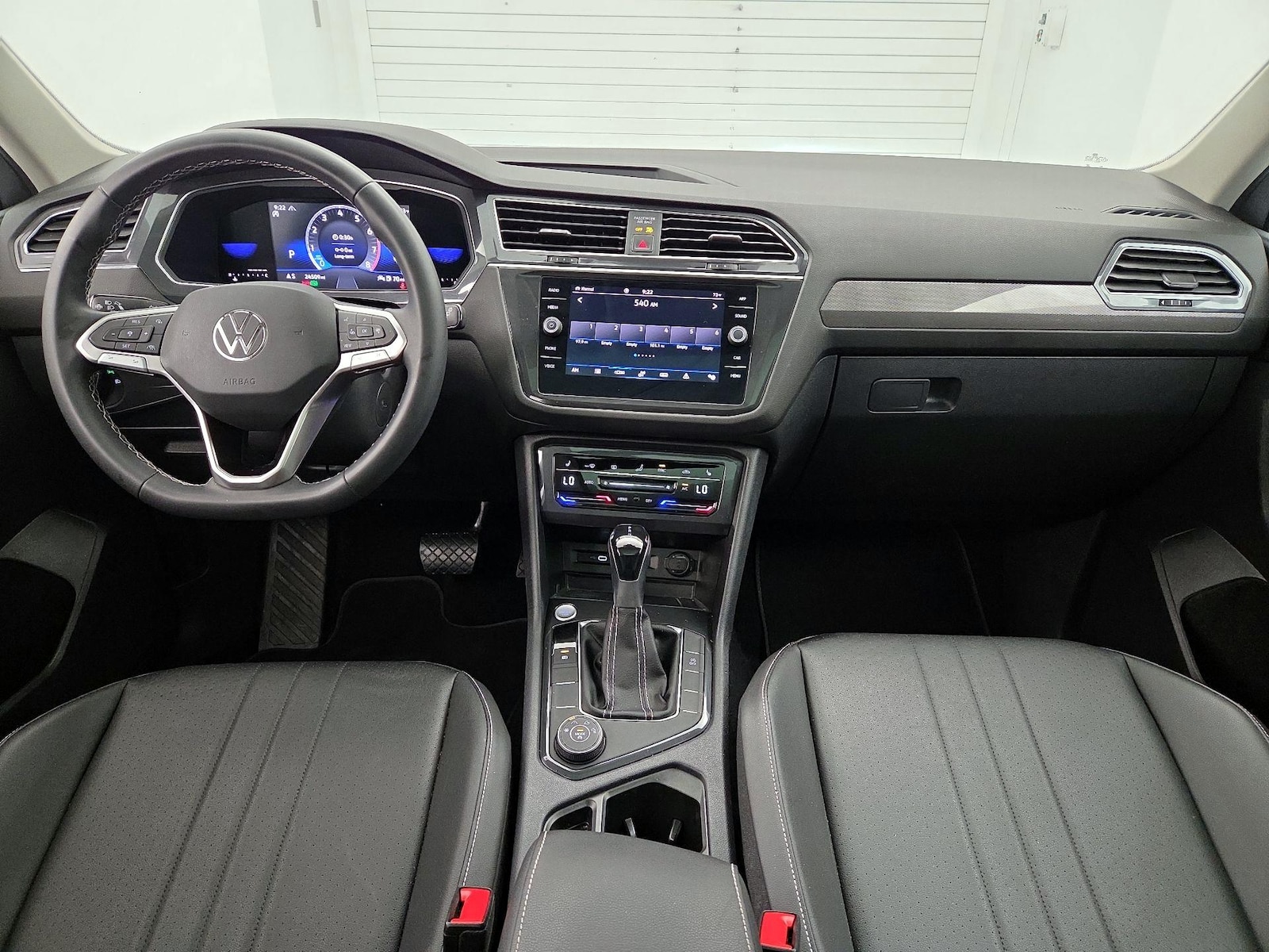 2023 Volkswagen Tiguan SE - Photo 10