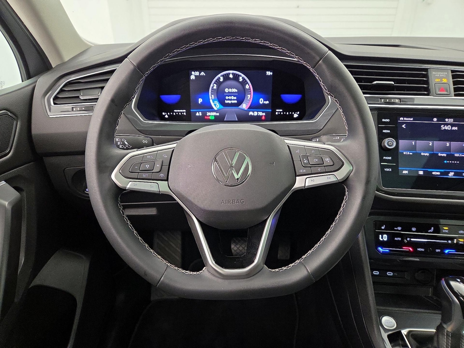 2023 Volkswagen Tiguan SE - Photo 11