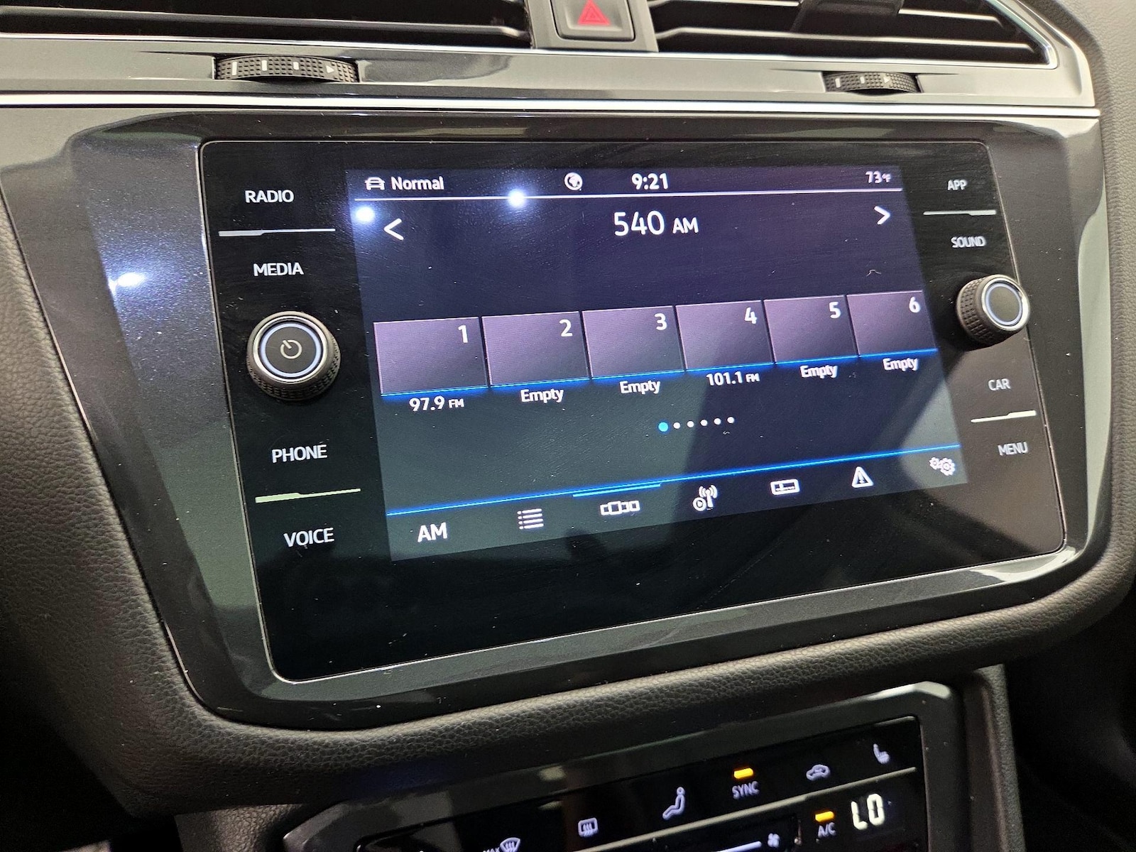 2023 Volkswagen Tiguan SE - Photo 16