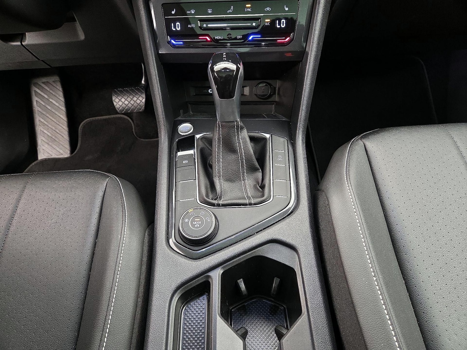 2023 Volkswagen Tiguan SE - Photo 18