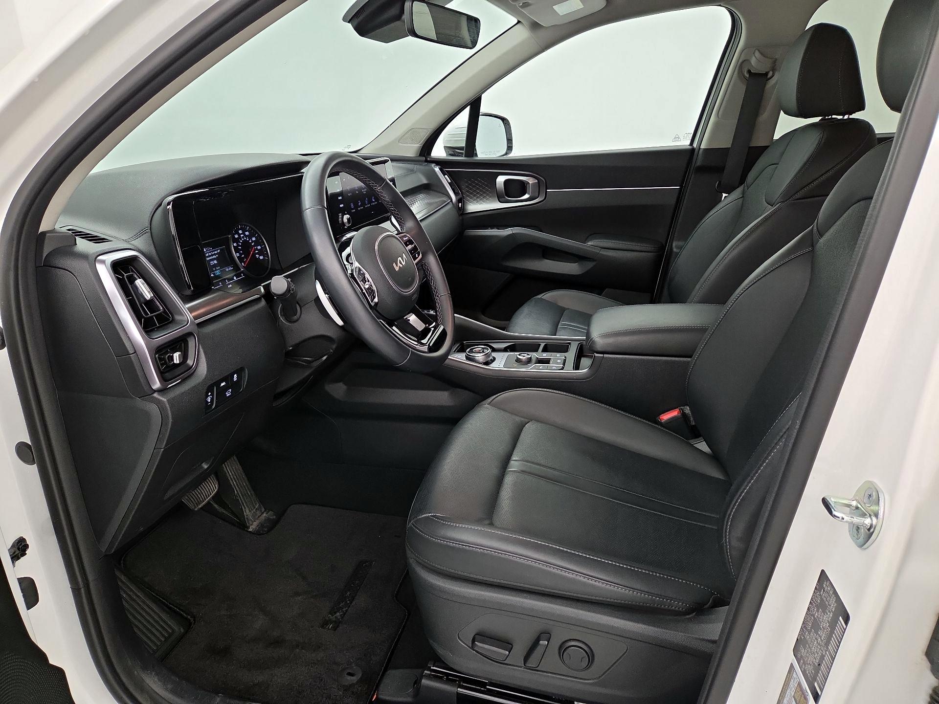 Thumbnail: 2023 Kia Sorento - 11