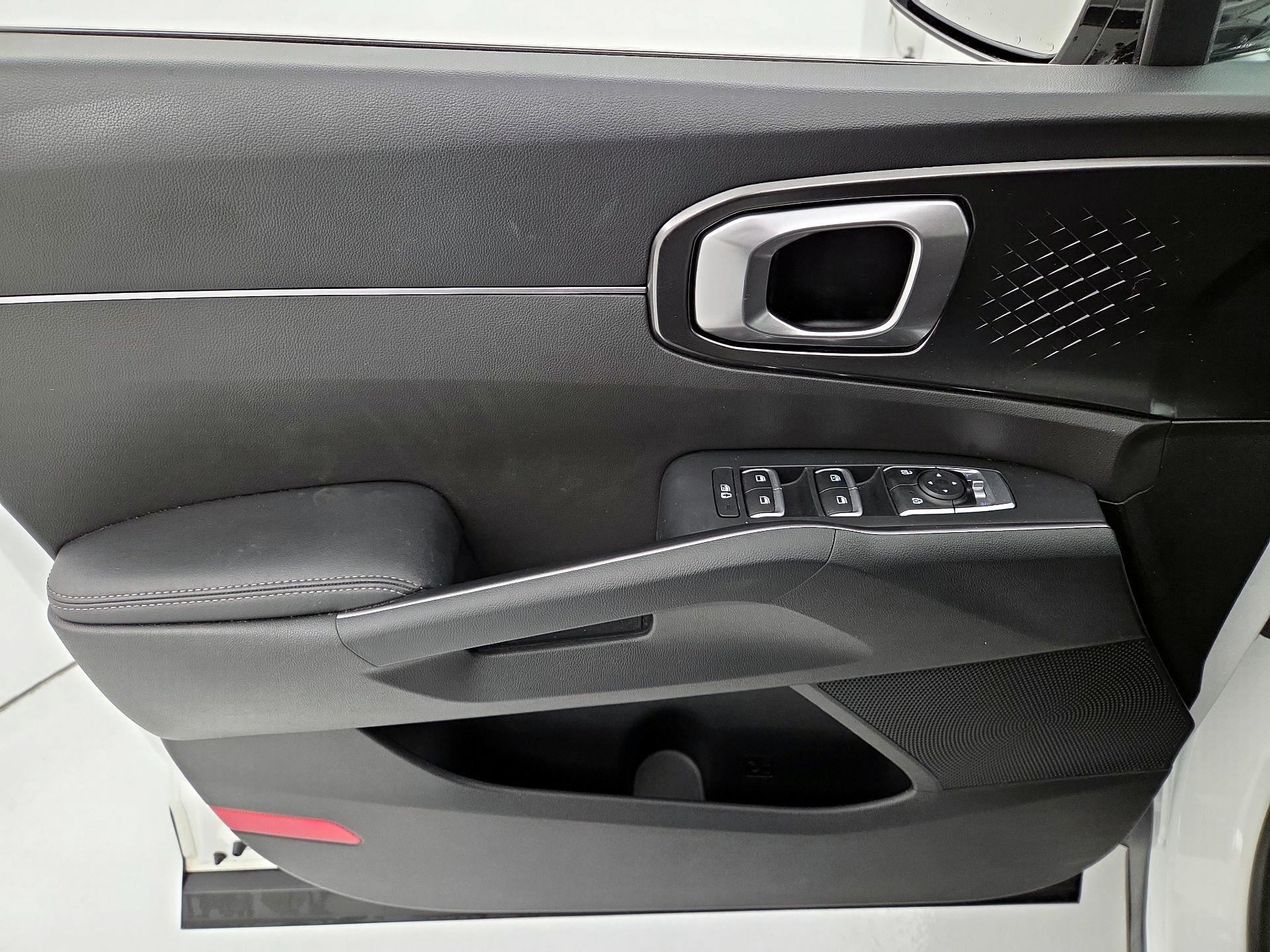 Thumbnail: 2023 Kia Sorento - 12