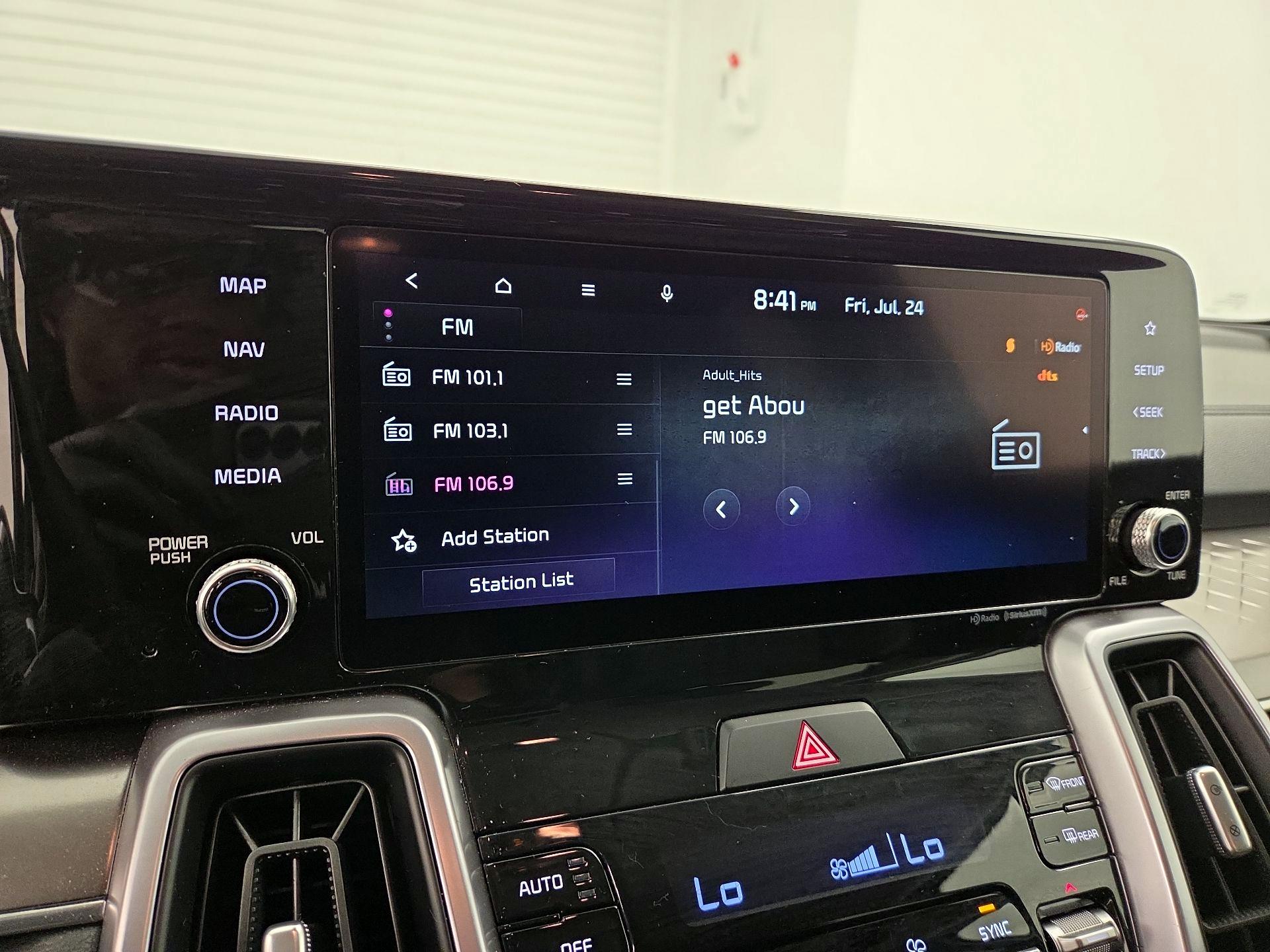 Thumbnail: 2023 Kia Sorento - 16