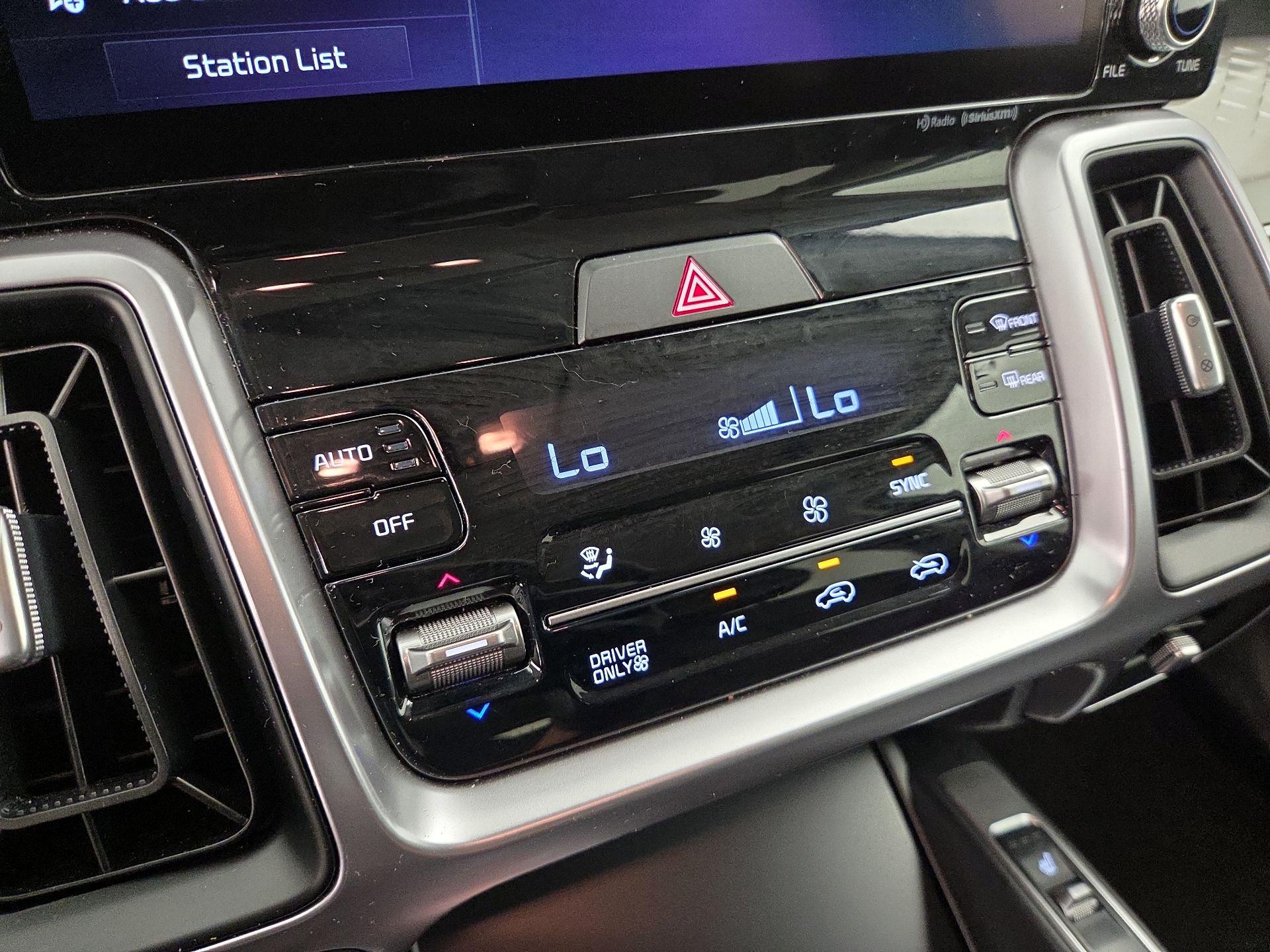 Thumbnail: 2023 Kia Sorento - 17