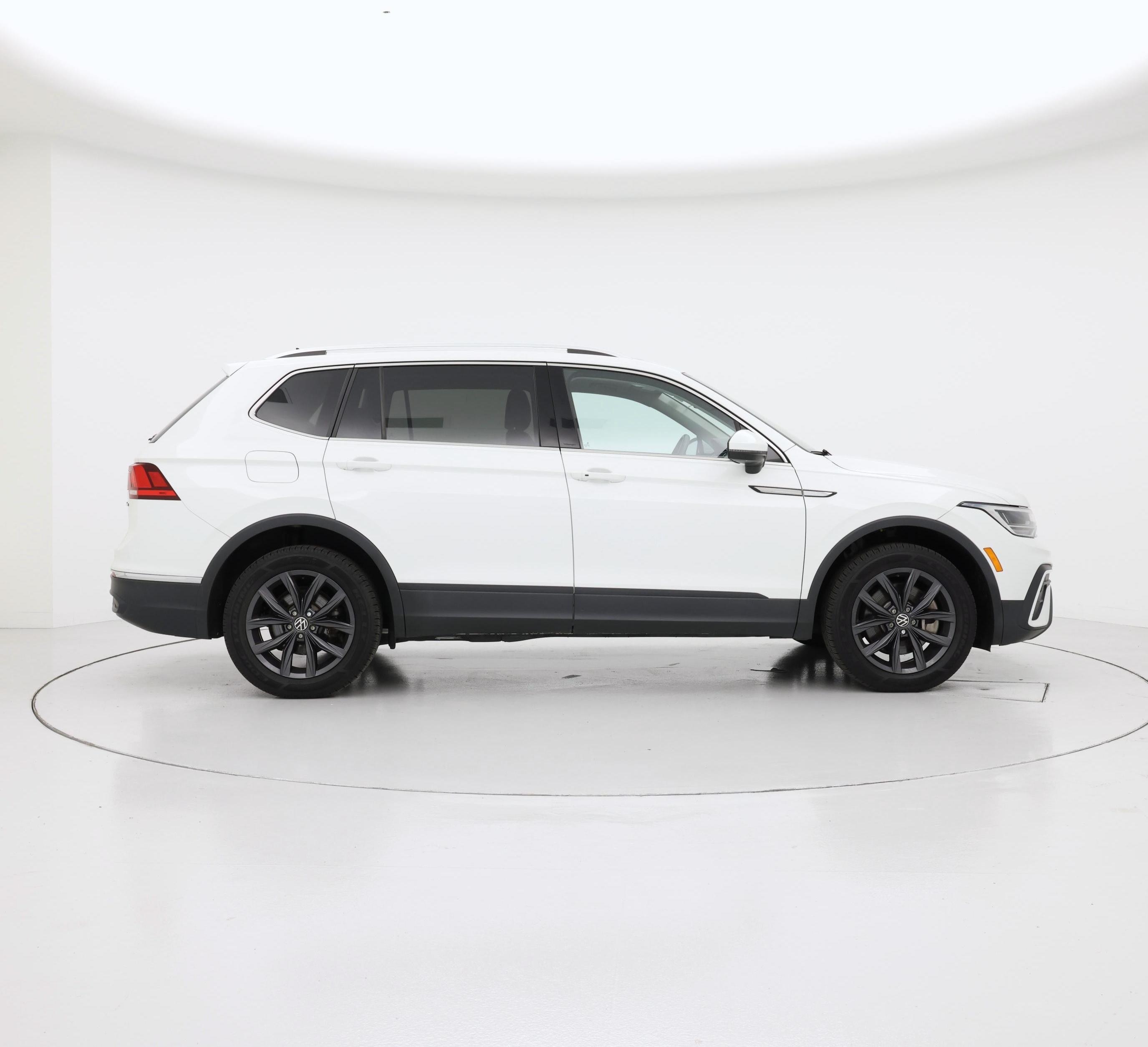 Thumbnail: 2022 Volkswagen Tiguan - 7