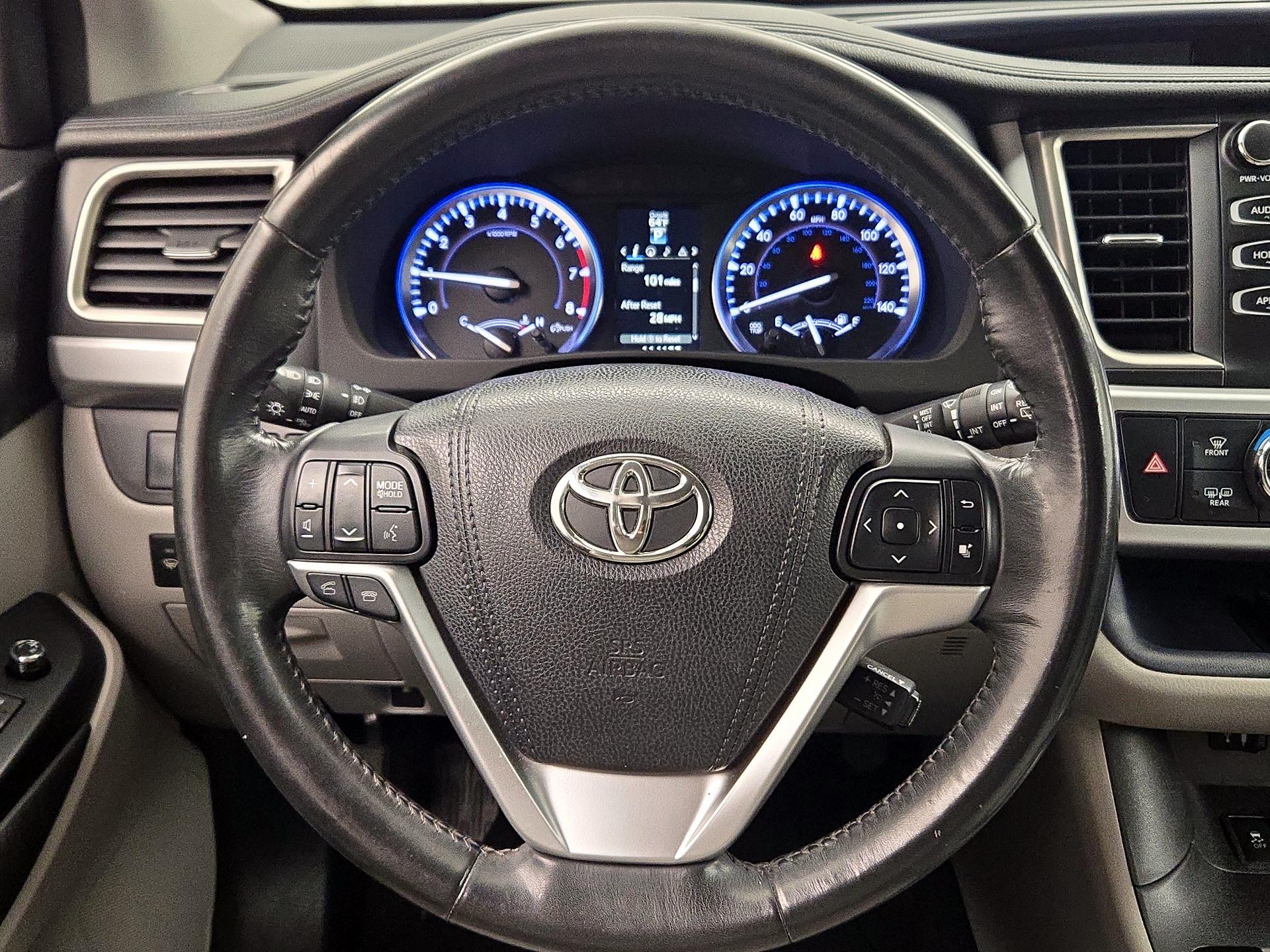 Thumbnail: 2015 Toyota Highlander - 10