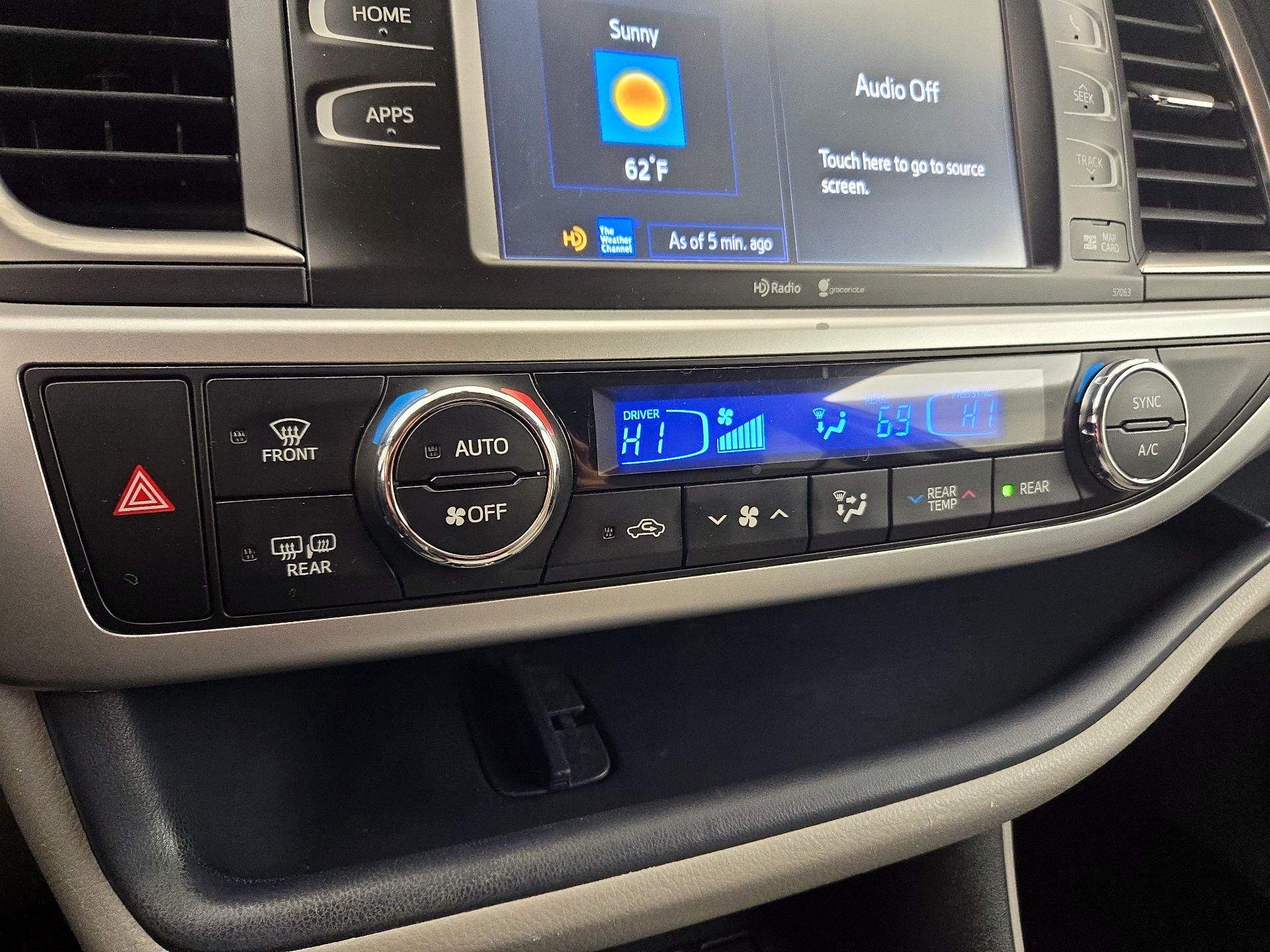 Thumbnail: 2015 Toyota Highlander - 15