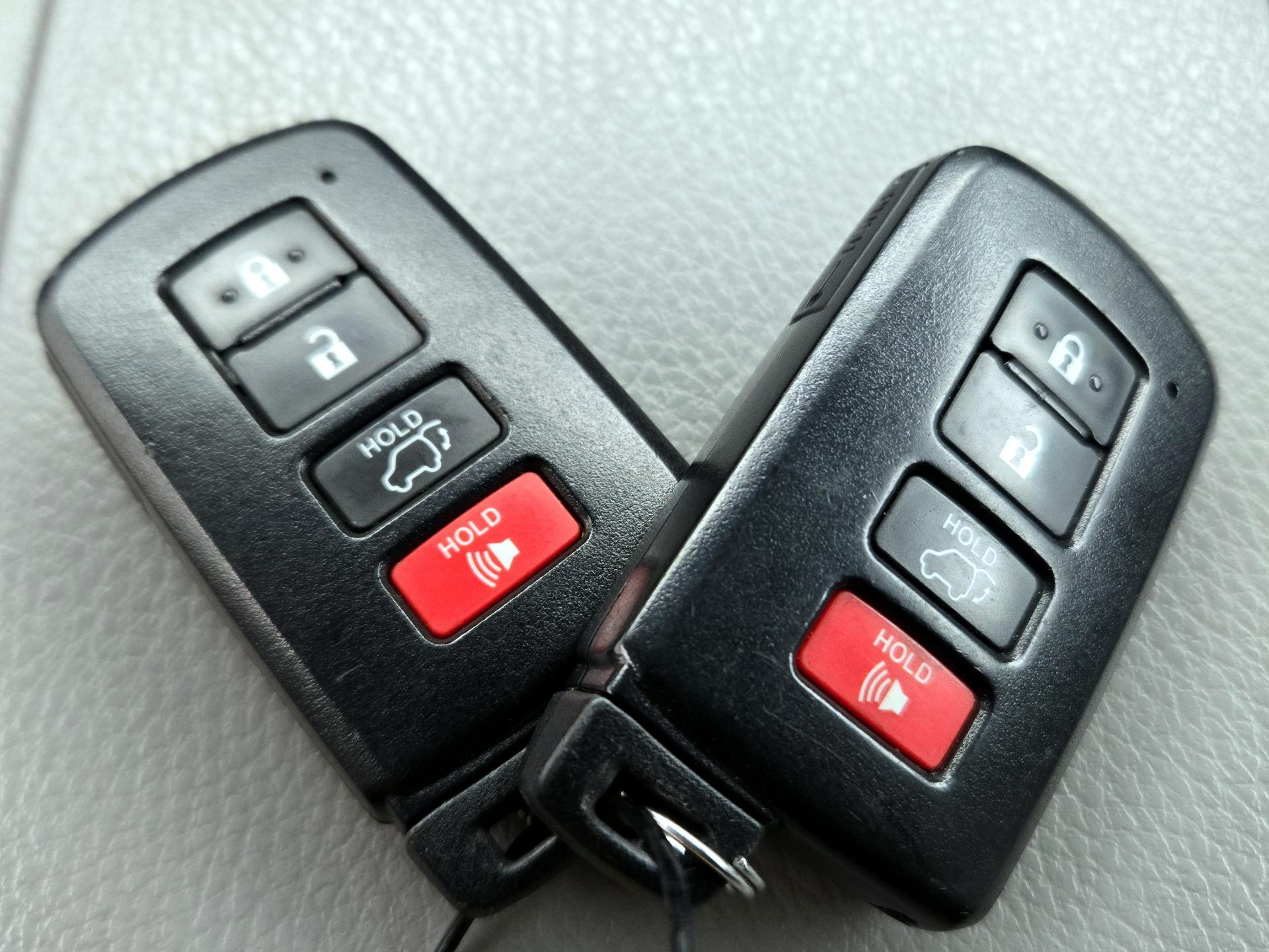 Thumbnail: 2015 Toyota Highlander - 19