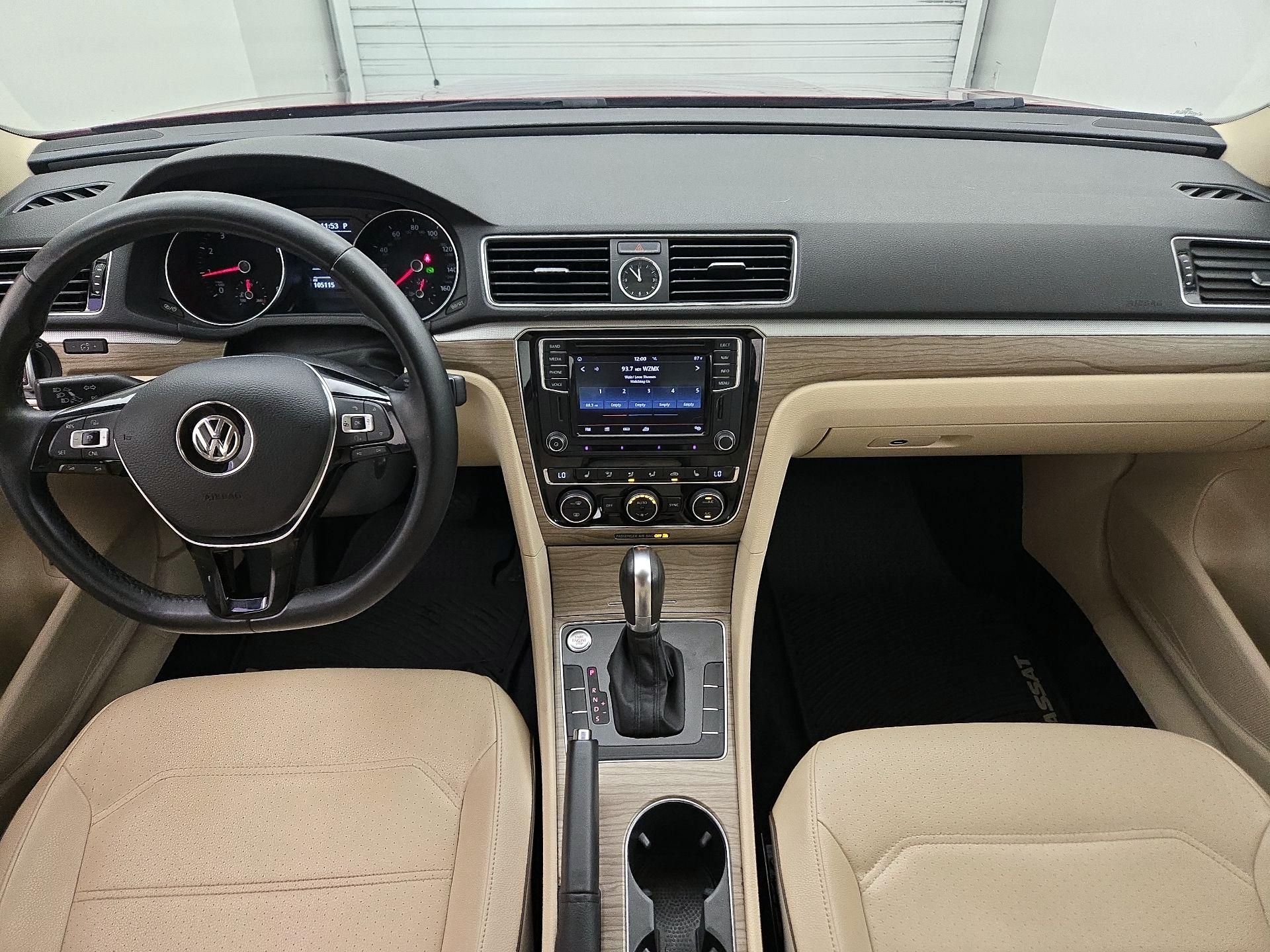 Thumbnail: 2016 Volkswagen Passat - 9