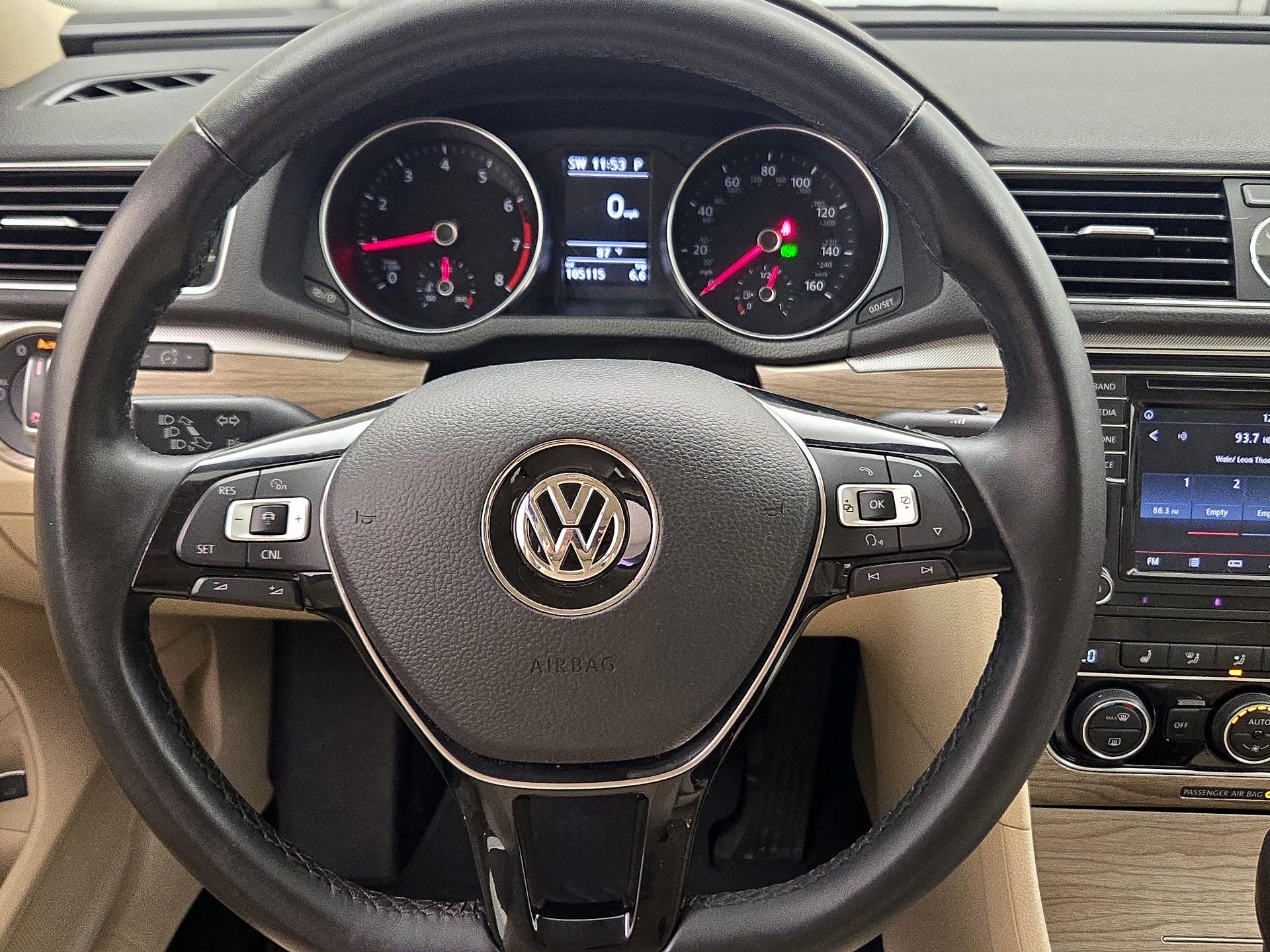 Thumbnail: 2016 Volkswagen Passat - 10