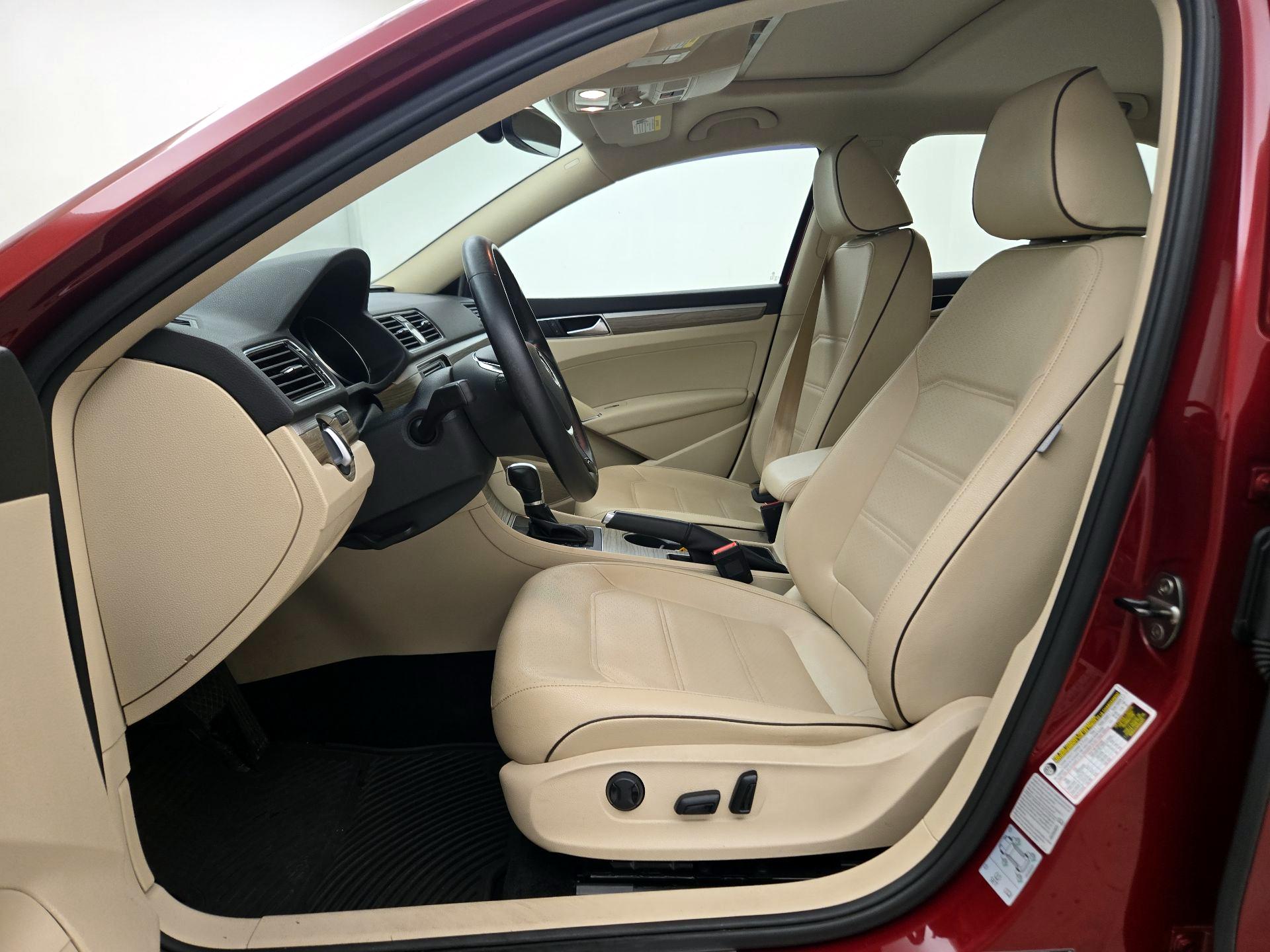 Thumbnail: 2016 Volkswagen Passat - 11