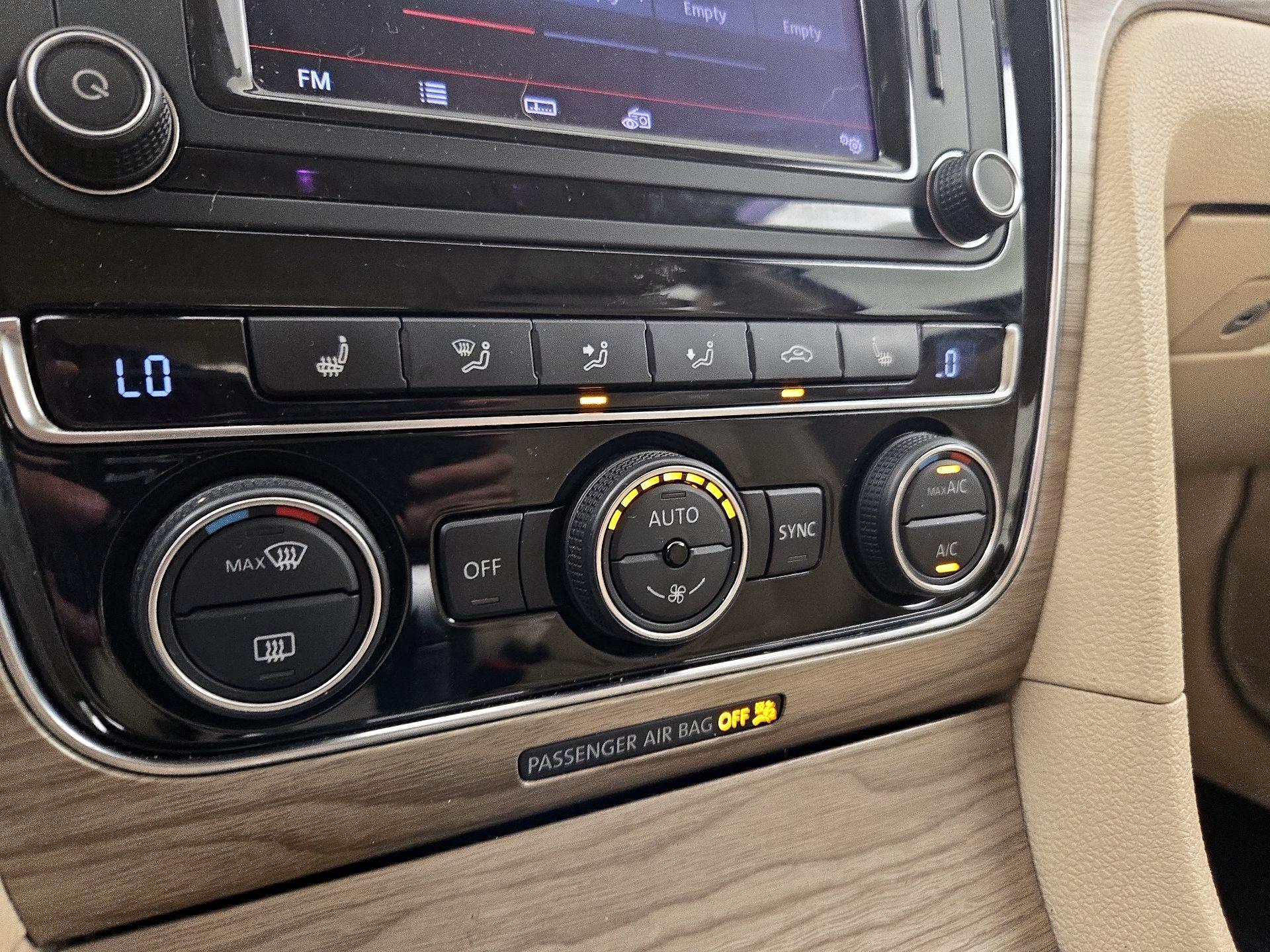 Thumbnail: 2016 Volkswagen Passat - 15