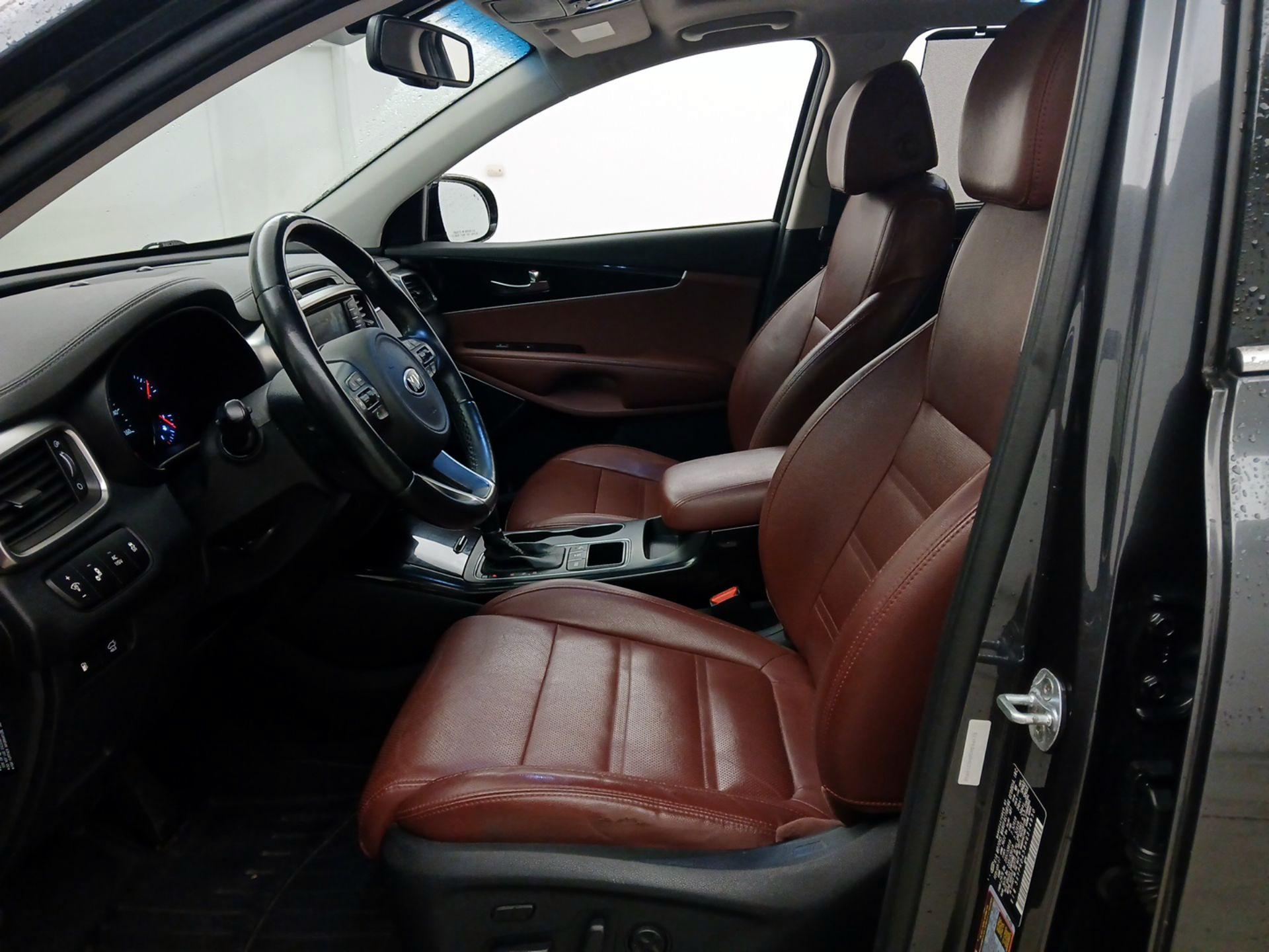 Thumbnail: 2017 Kia Sorento - 11