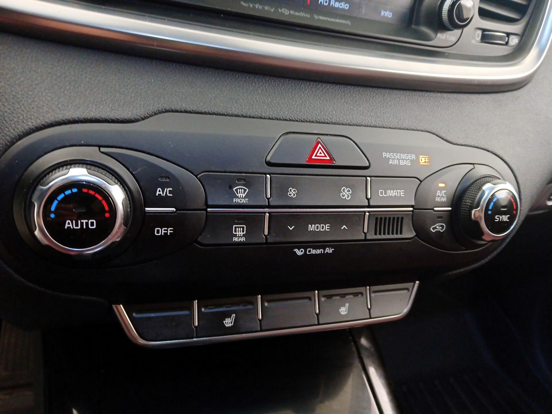 Thumbnail: 2017 Kia Sorento - 14
