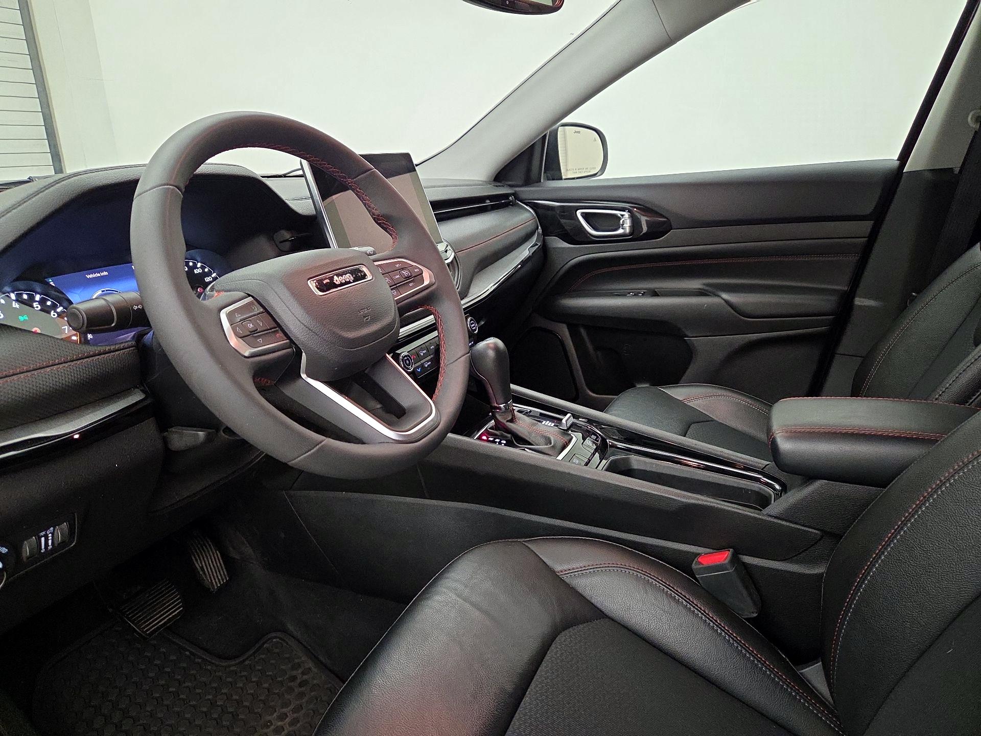 Thumbnail: 2022 Jeep Compass - 11