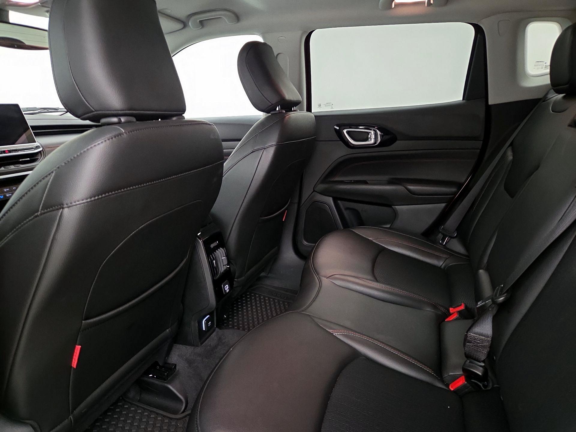 Thumbnail: 2022 Jeep Compass - 16