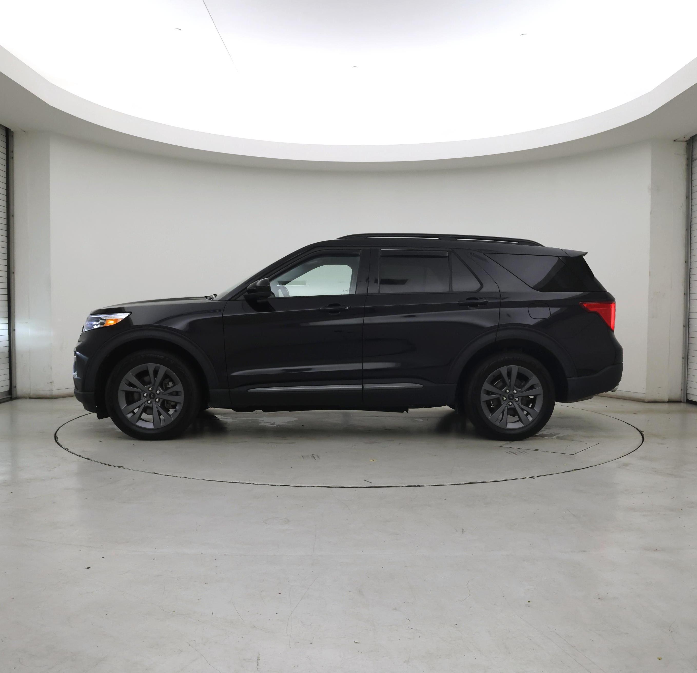 Thumbnail: 2022 Ford Explorer - 3