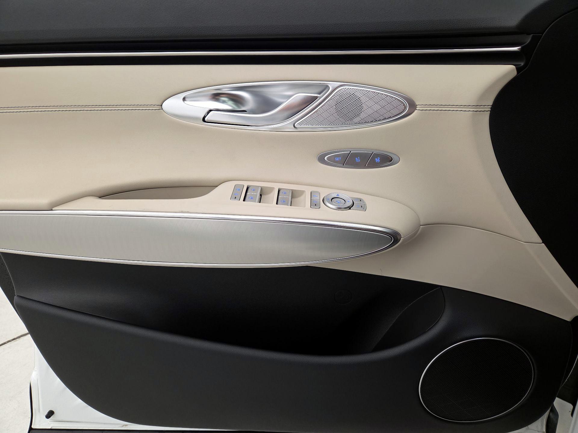 Thumbnail: 2025 Genesis GV70 - 12