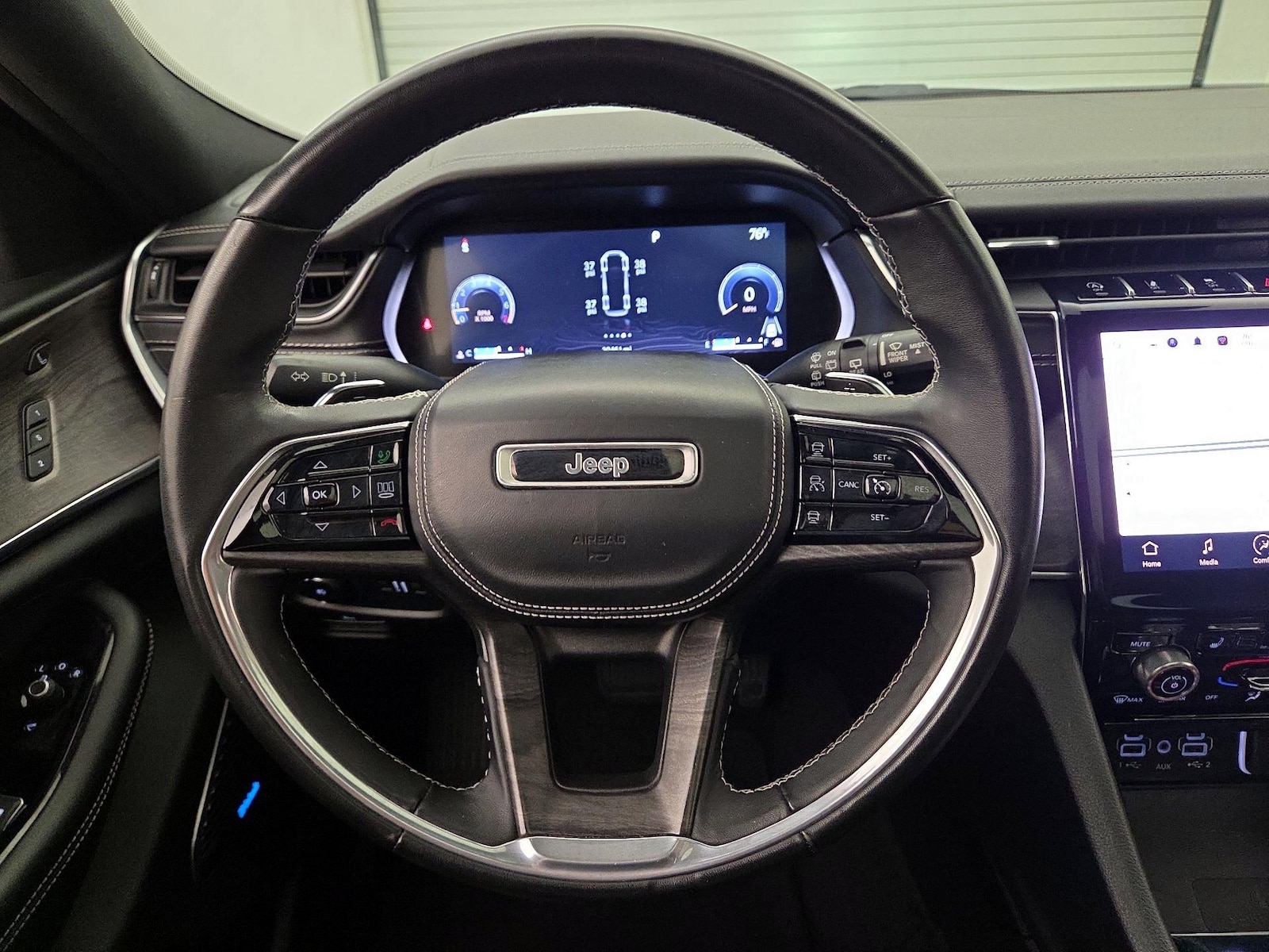 2022 Jeep Grand Cherokee Overland - Photo 11