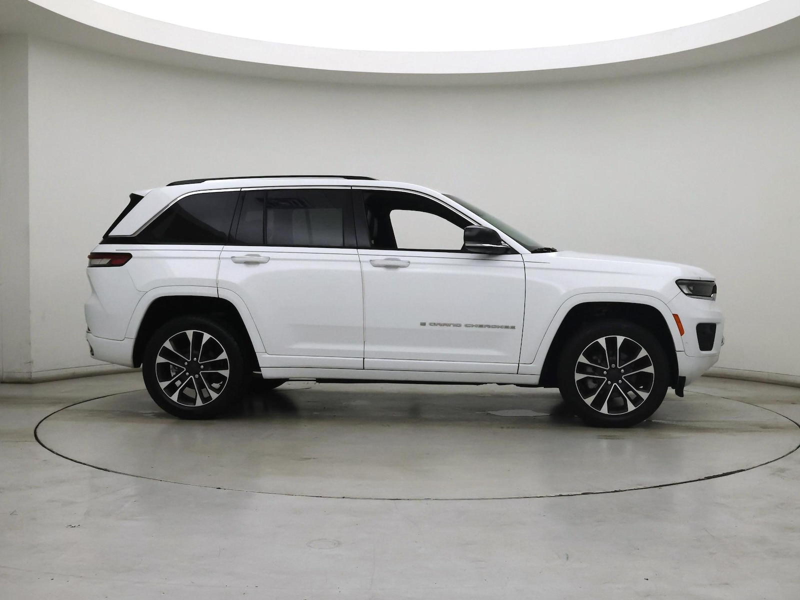 2022 Jeep Grand Cherokee Overland - Photo 8
