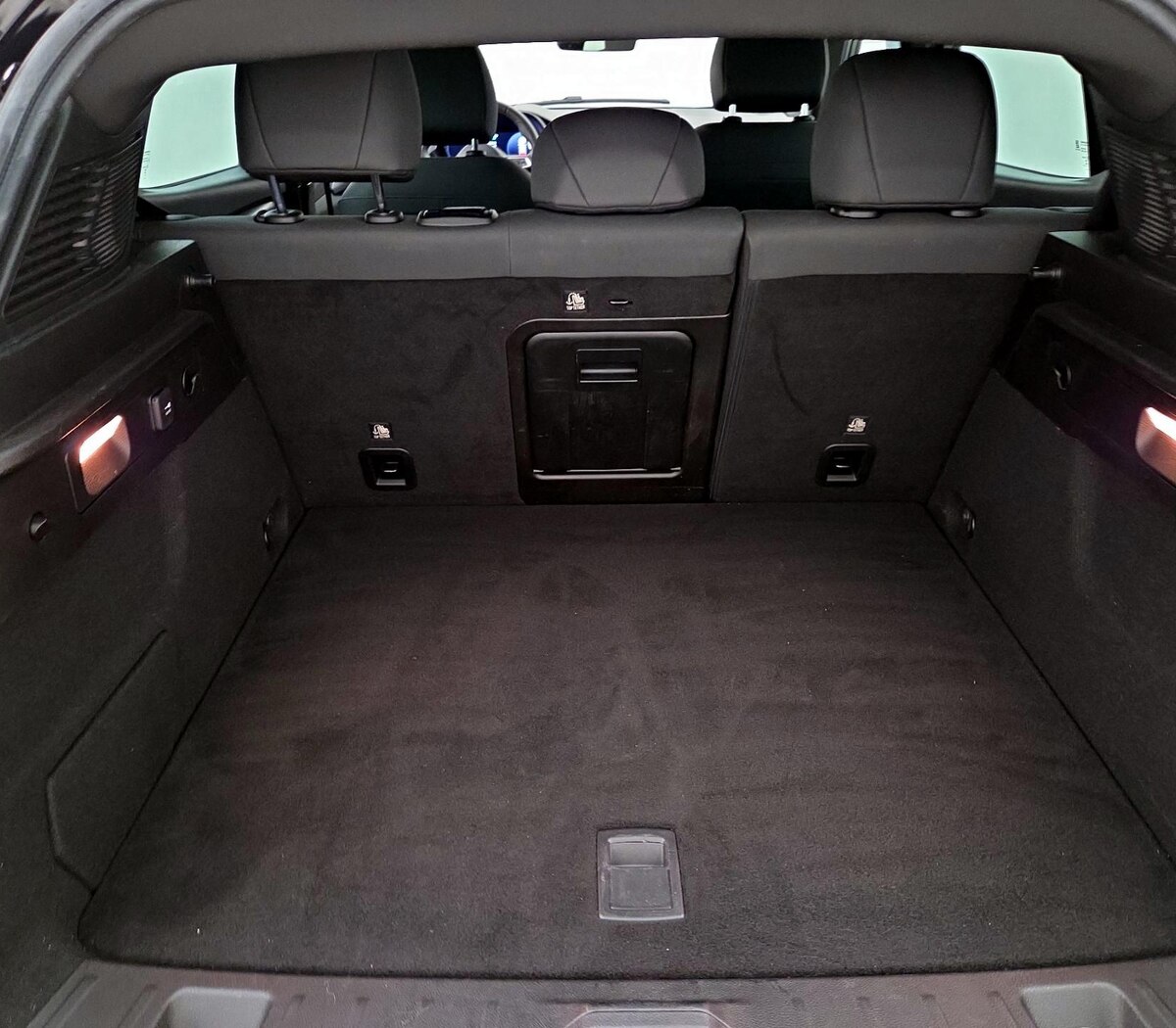 Trunk/Cargo (Seats Up)