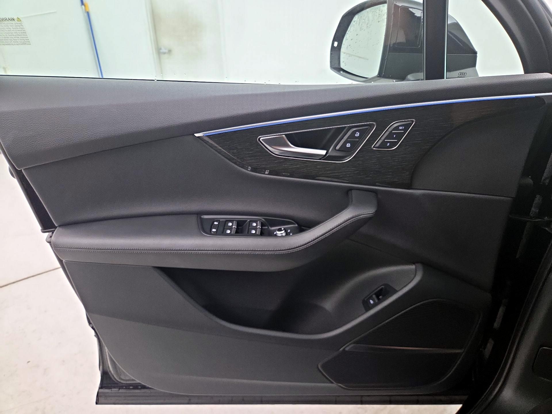Thumbnail: 2023 Audi Q7 - 12