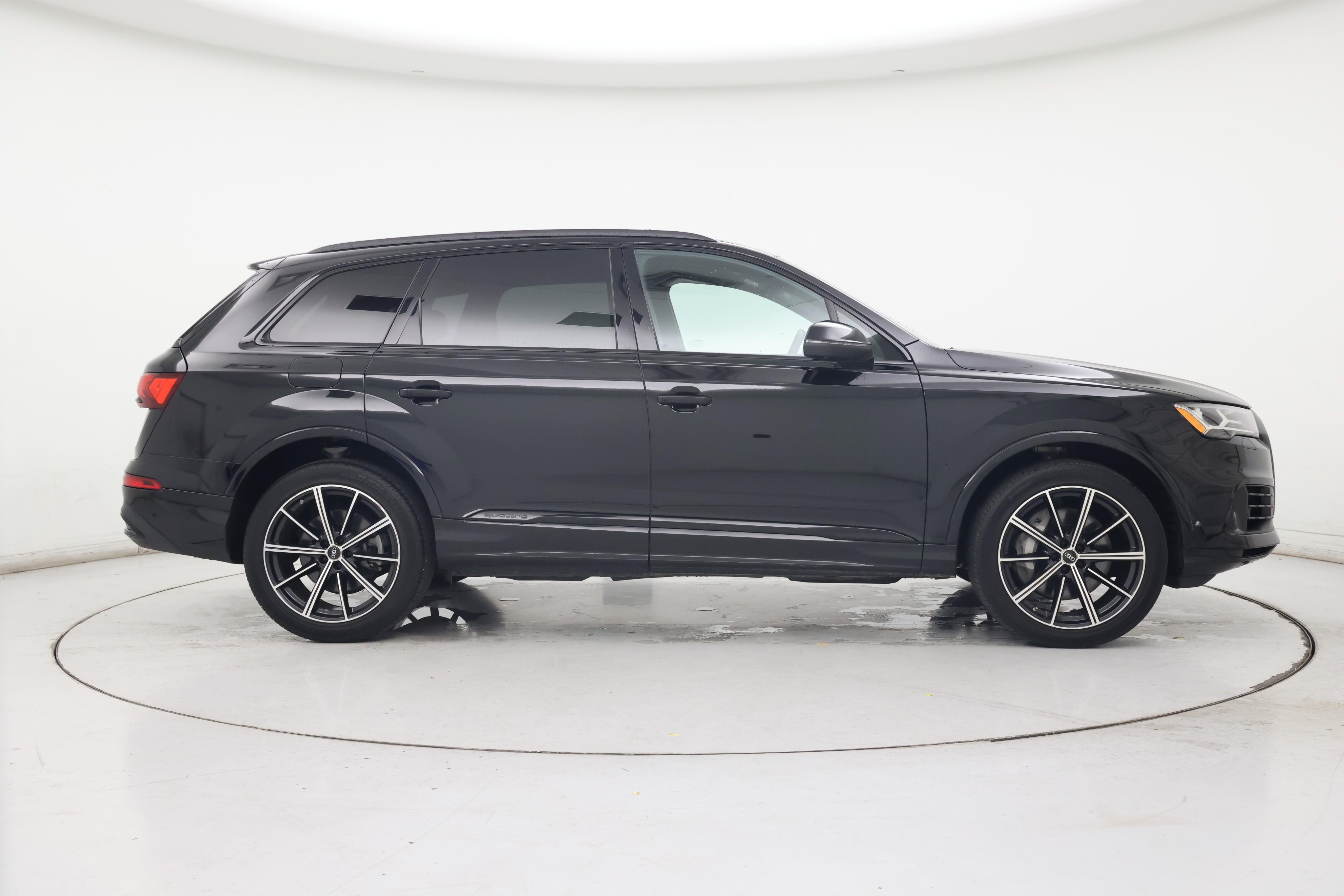 Thumbnail: 2023 Audi Q7 - 7
