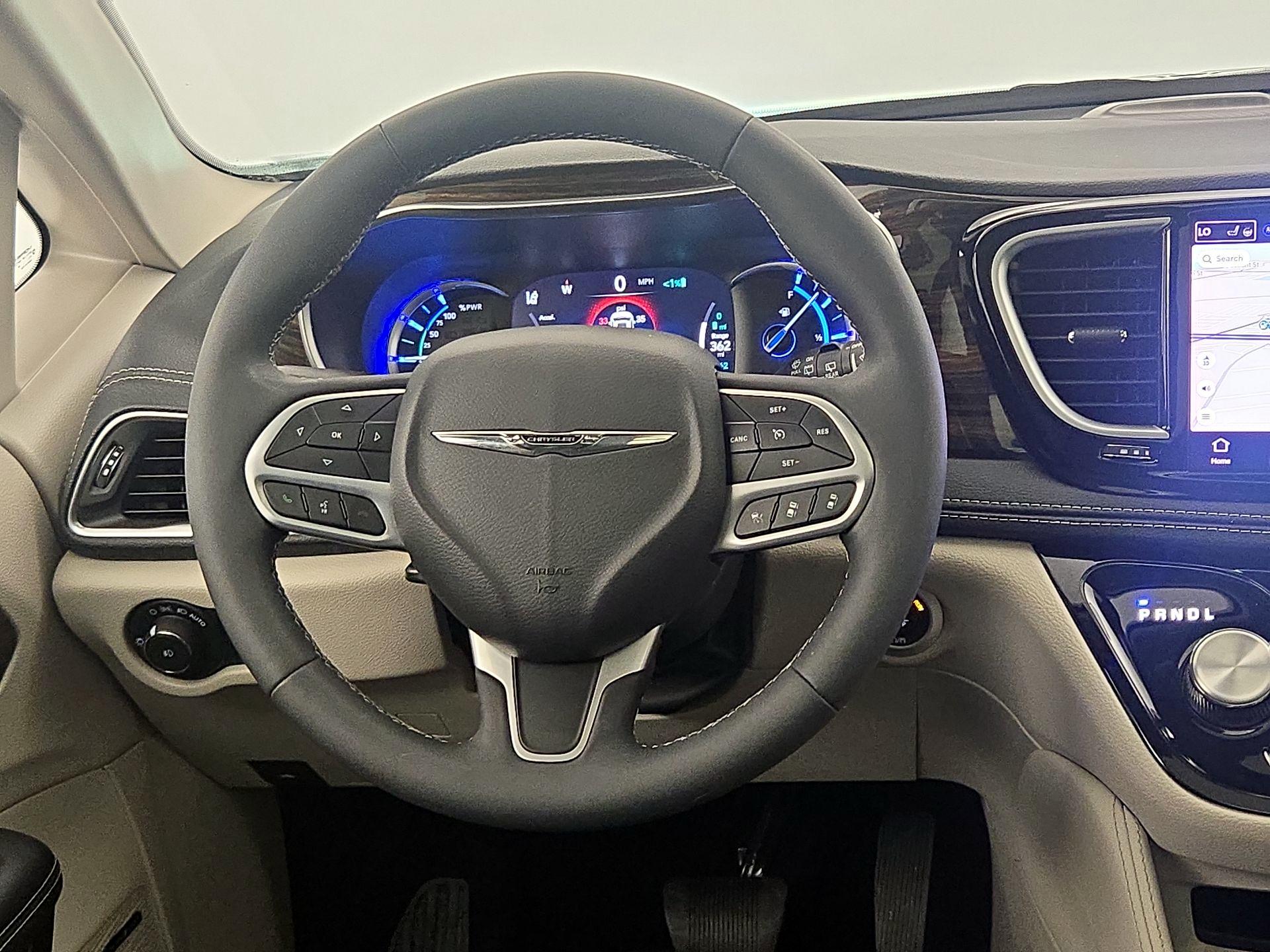 Thumbnail: 2023 Chrysler Pacifica - 10