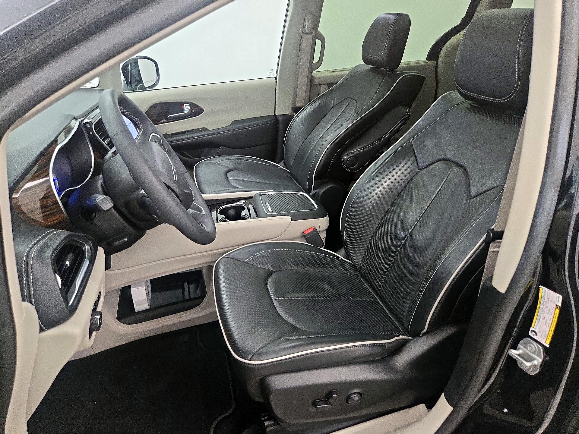 Thumbnail: 2023 Chrysler Pacifica - 11