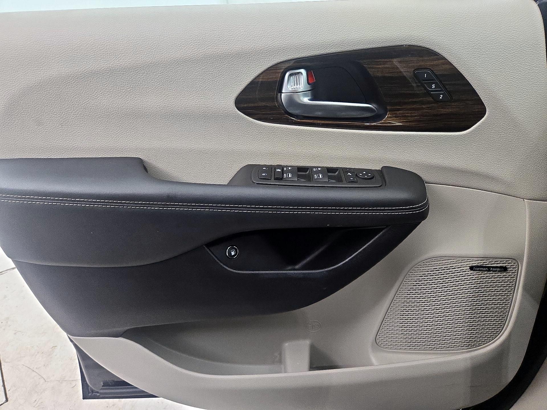 Thumbnail: 2023 Chrysler Pacifica - 12