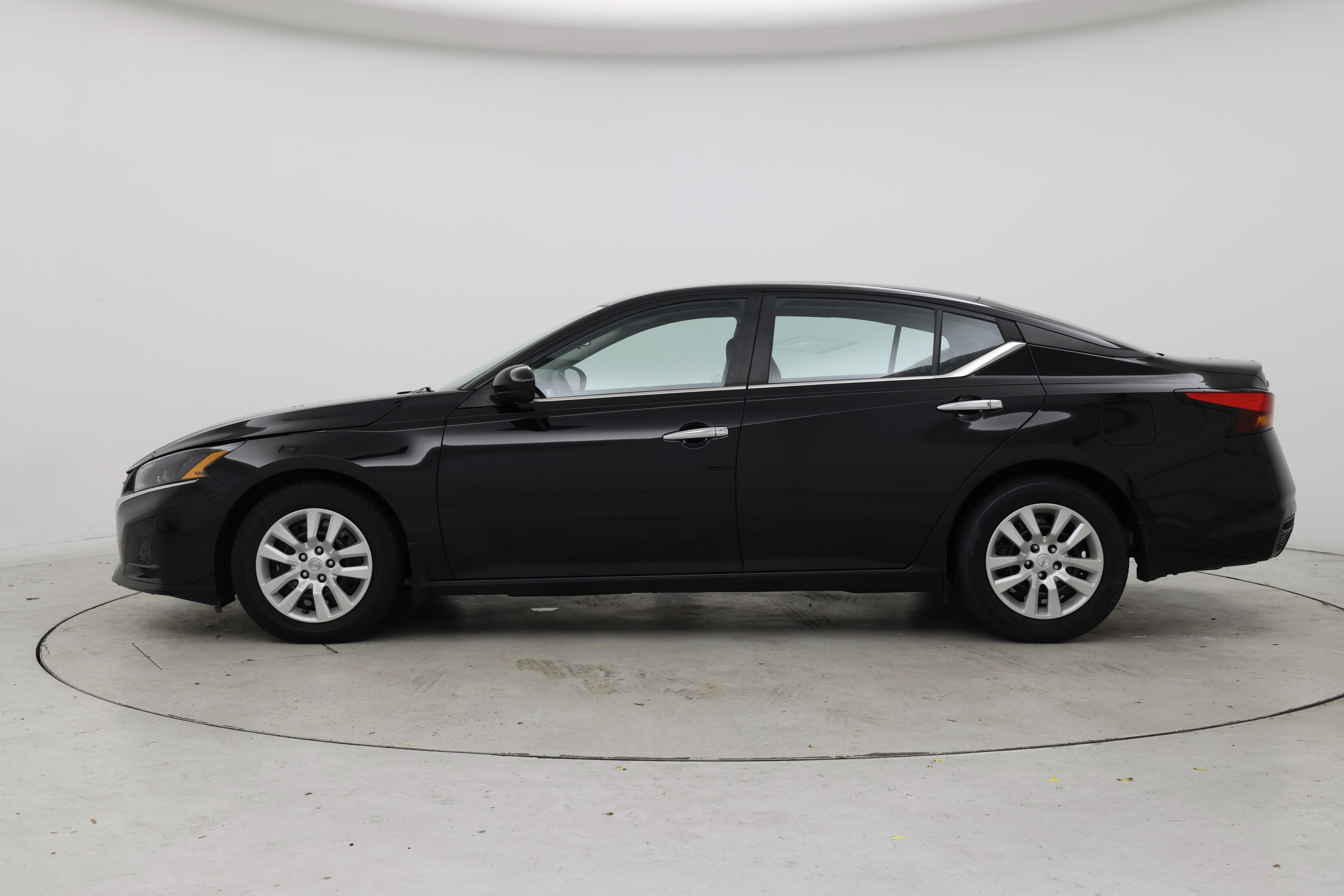 Thumbnail: 2023 Nissan Altima - 3