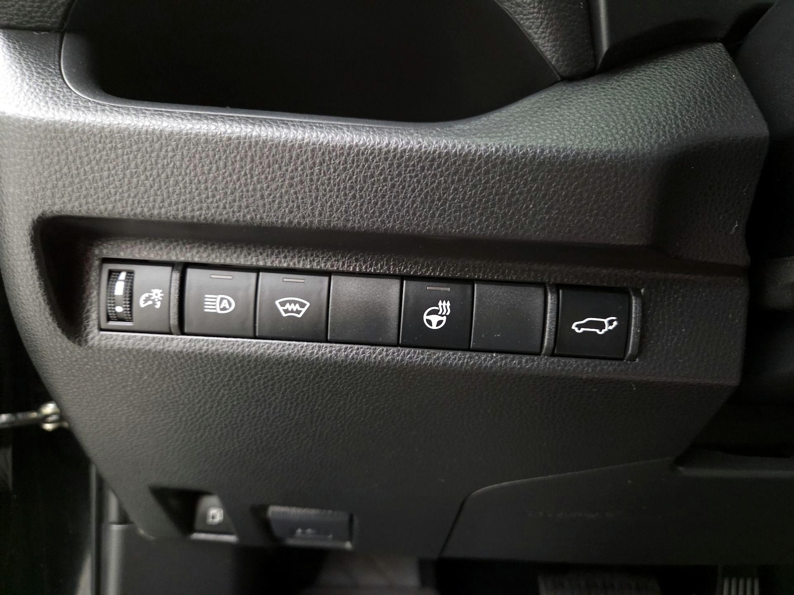 2023 Toyota RAV4 SE - Photo 14