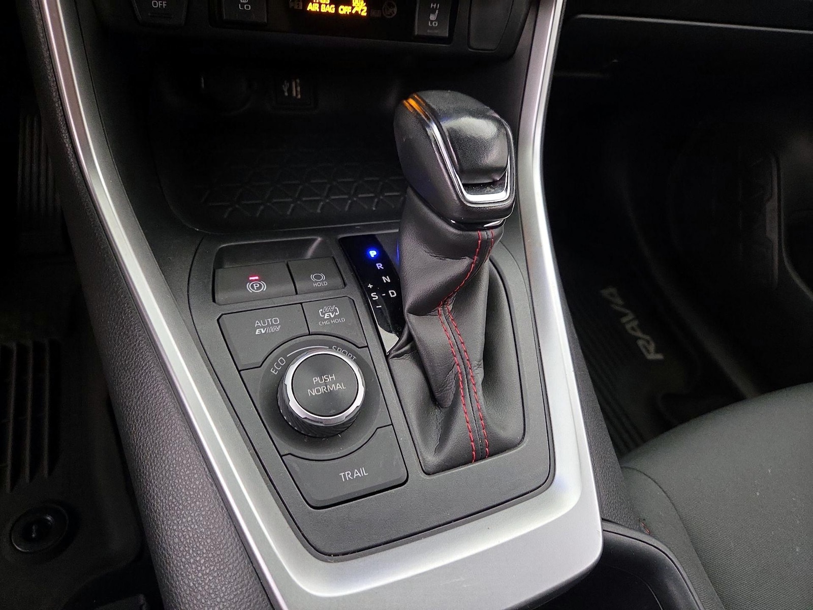 2023 Toyota RAV4 SE - Photo 18