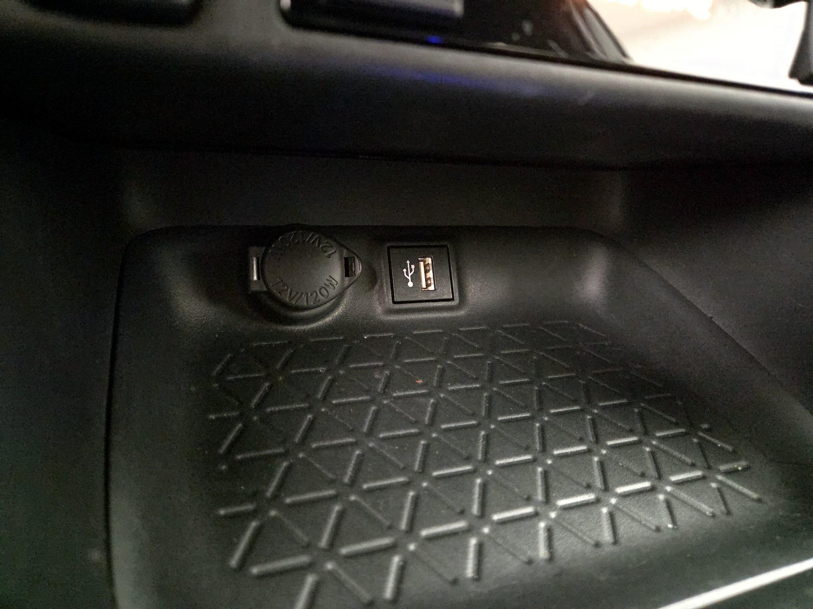 2023 Toyota RAV4 SE - Photo 19