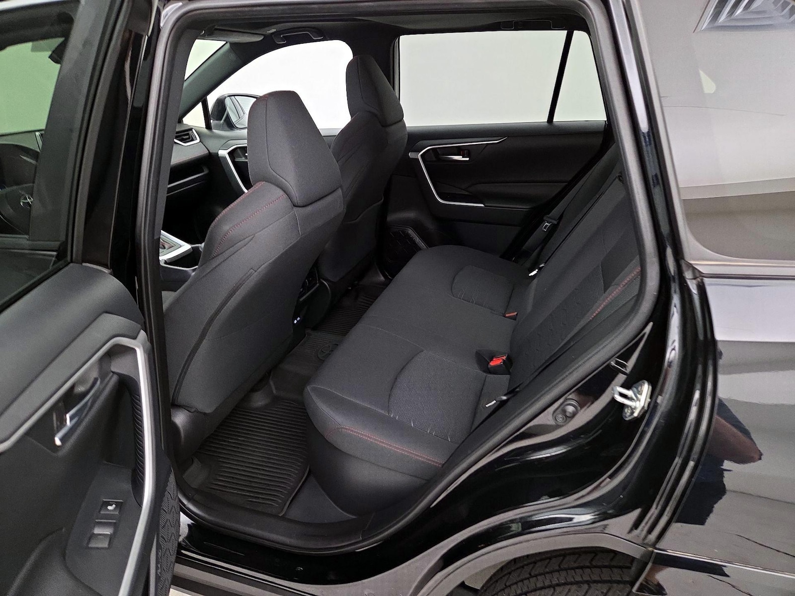 2023 Toyota RAV4 SE - Photo 21