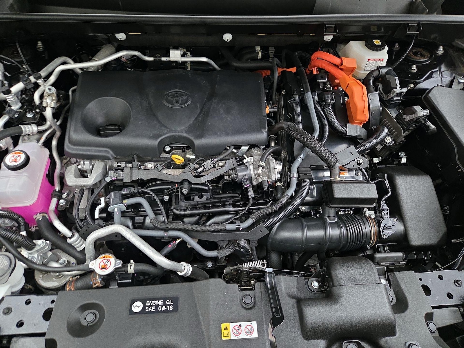 2023 Toyota RAV4 SE - Photo 23