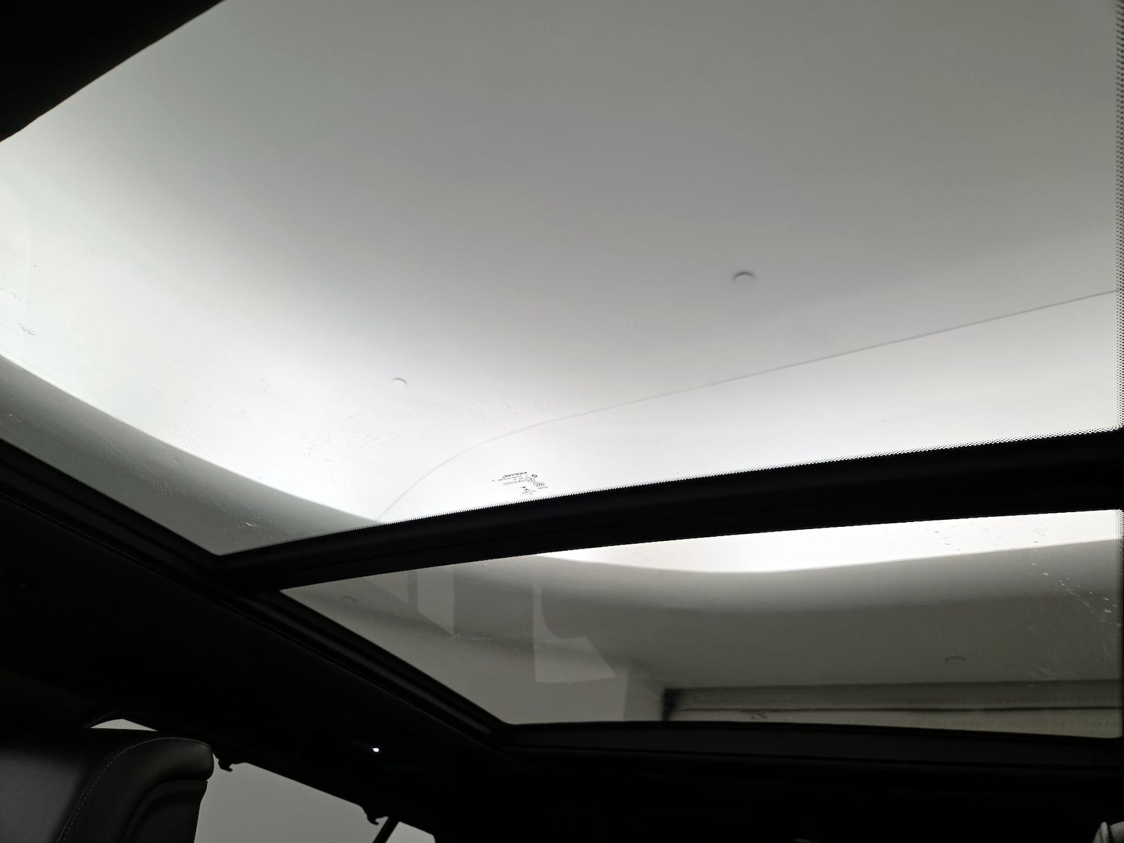 Panoramic Sunroof & Skylight(s)
