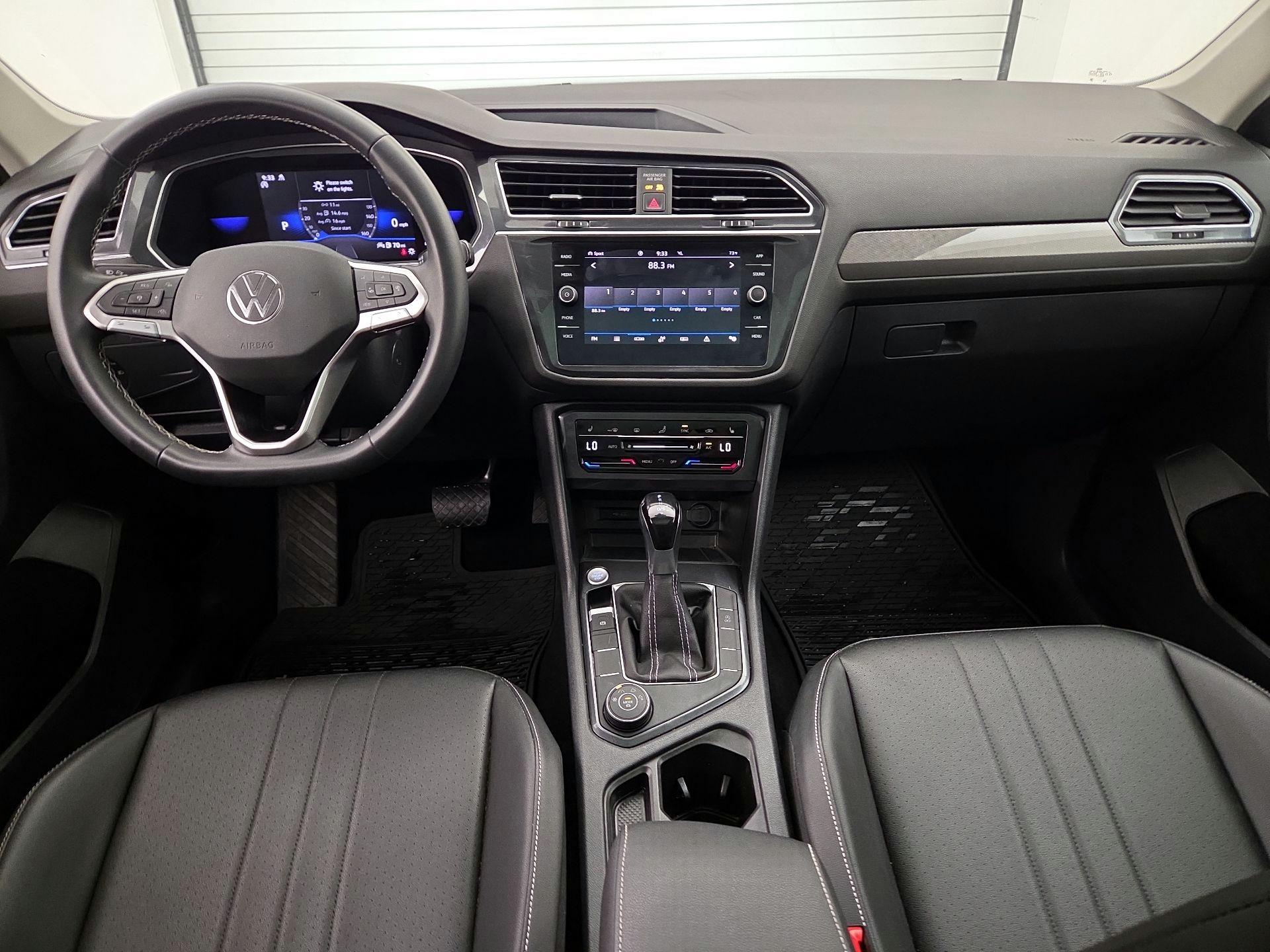 Thumbnail: 2023 Volkswagen Tiguan - 9