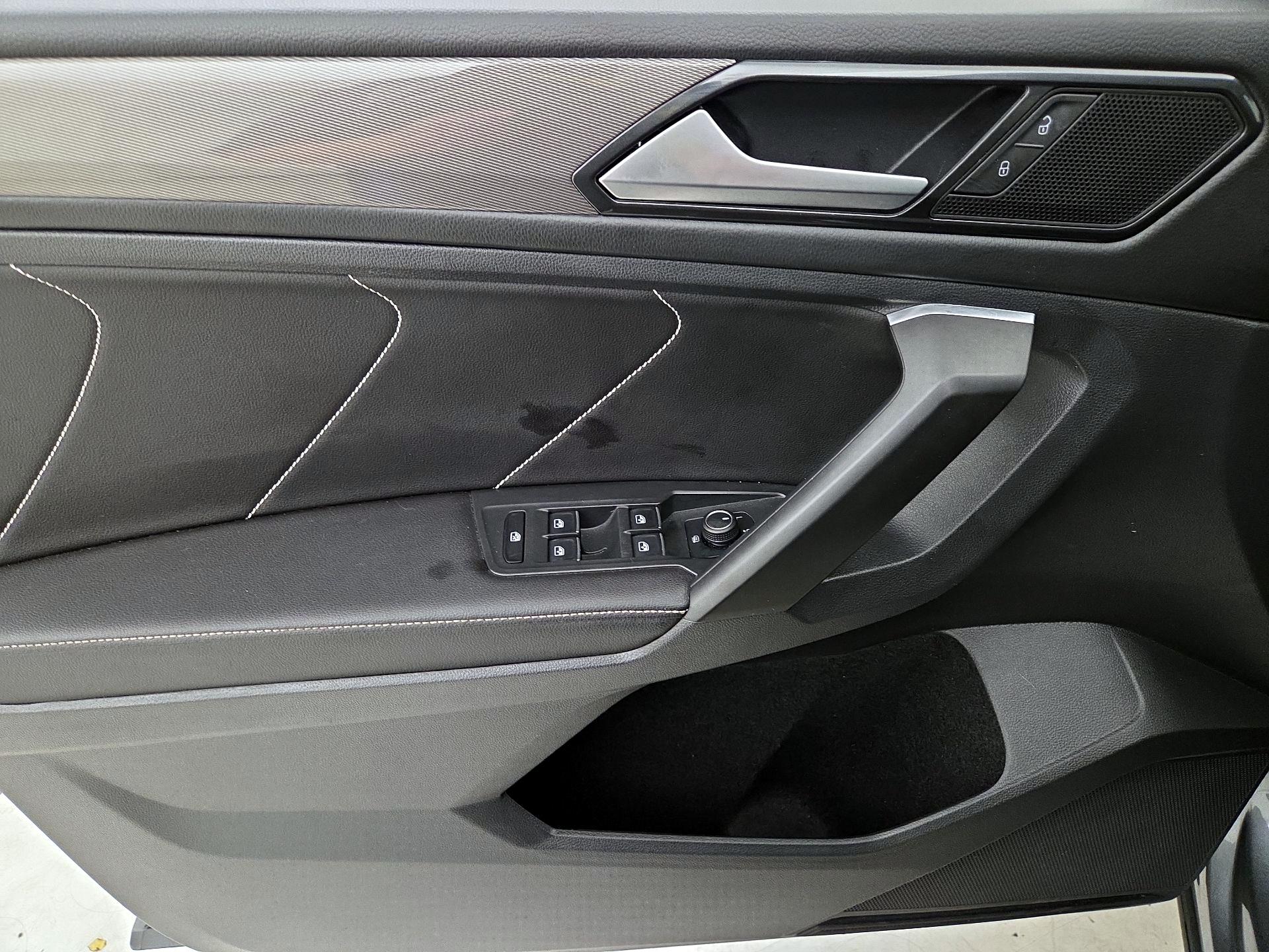 Thumbnail: 2023 Volkswagen Tiguan - 12