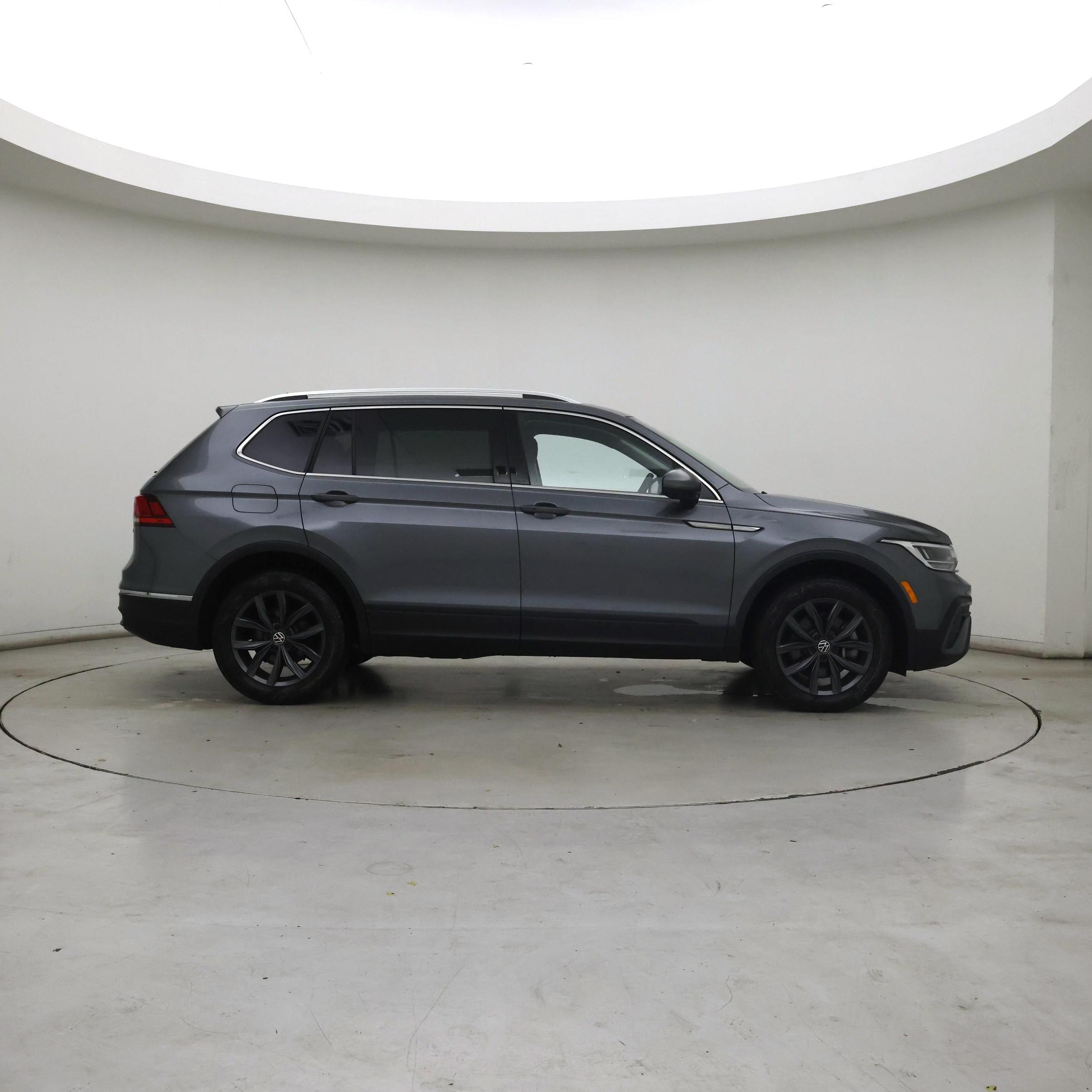 Thumbnail: 2023 Volkswagen Tiguan - 7