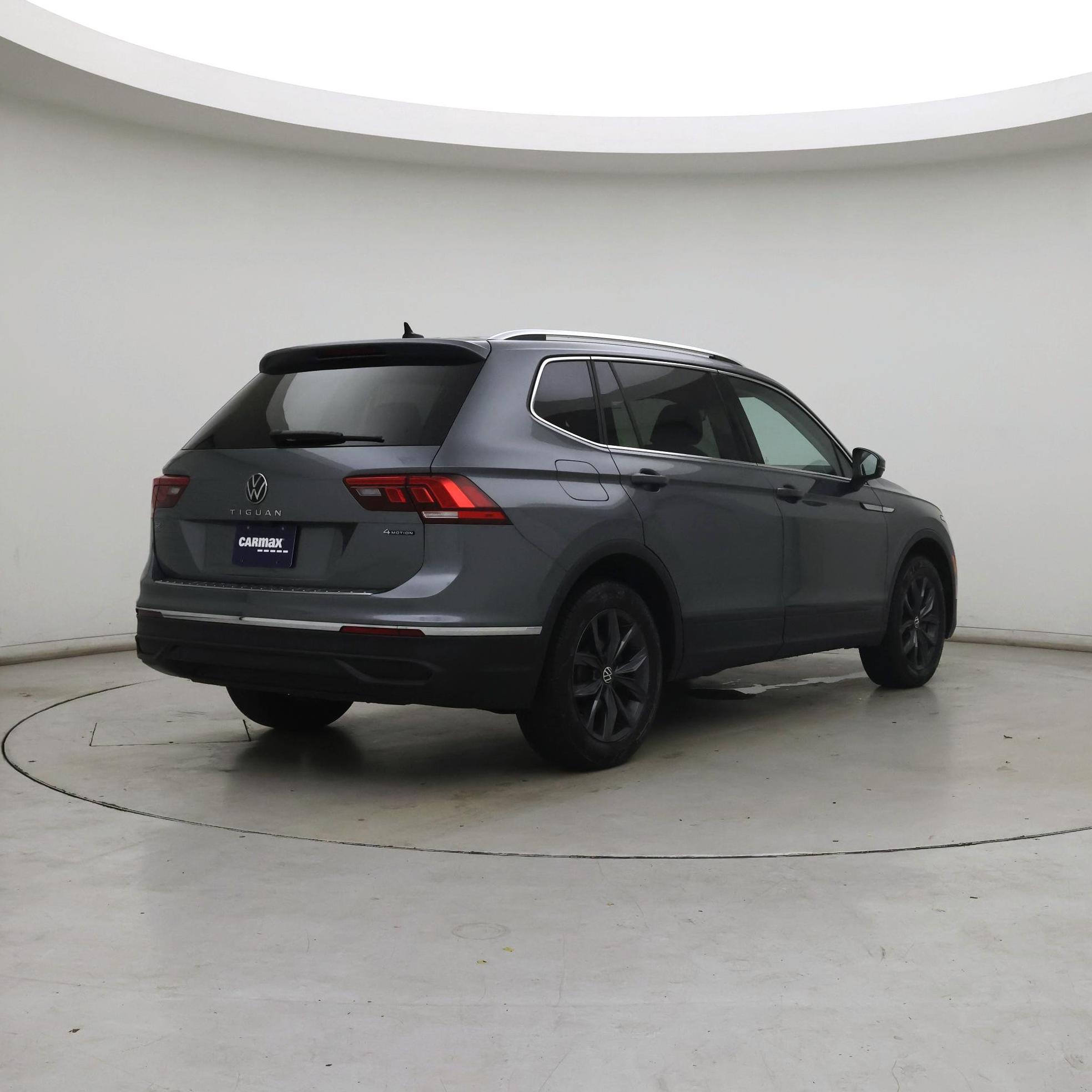 Thumbnail: 2023 Volkswagen Tiguan - 8