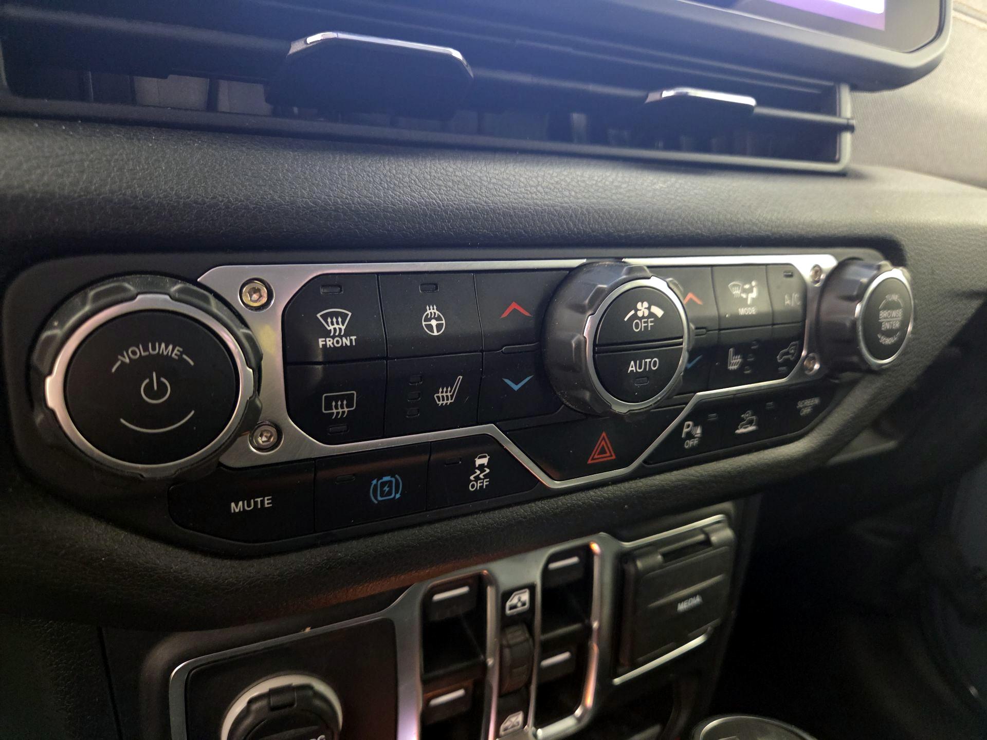 Thumbnail: 2024 Jeep Wrangler - 14