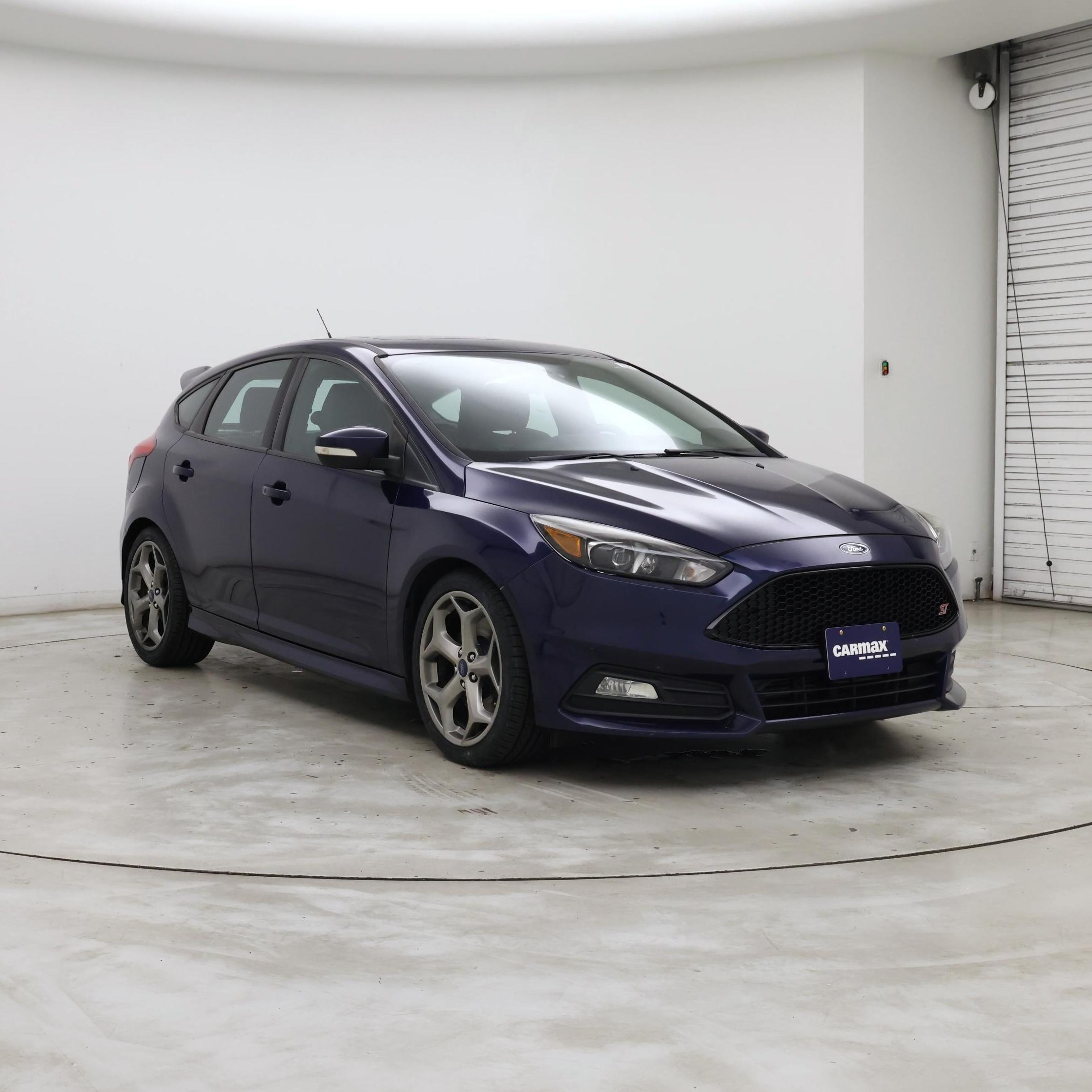 Blue 2017 Ford Focus Hatchback Front-Wheel Drive Manual