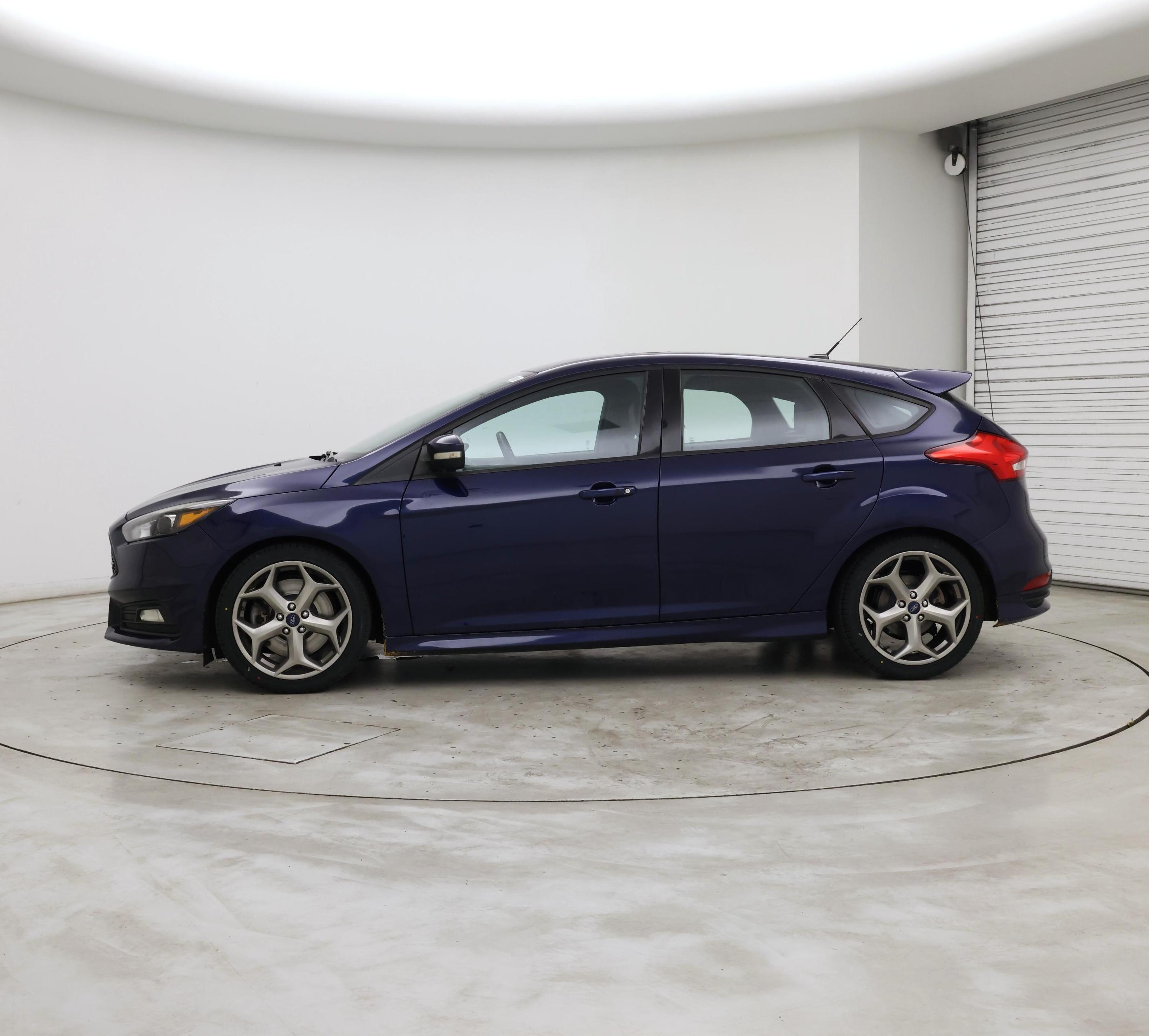 Thumbnail: 2017 Ford Focus - 3
