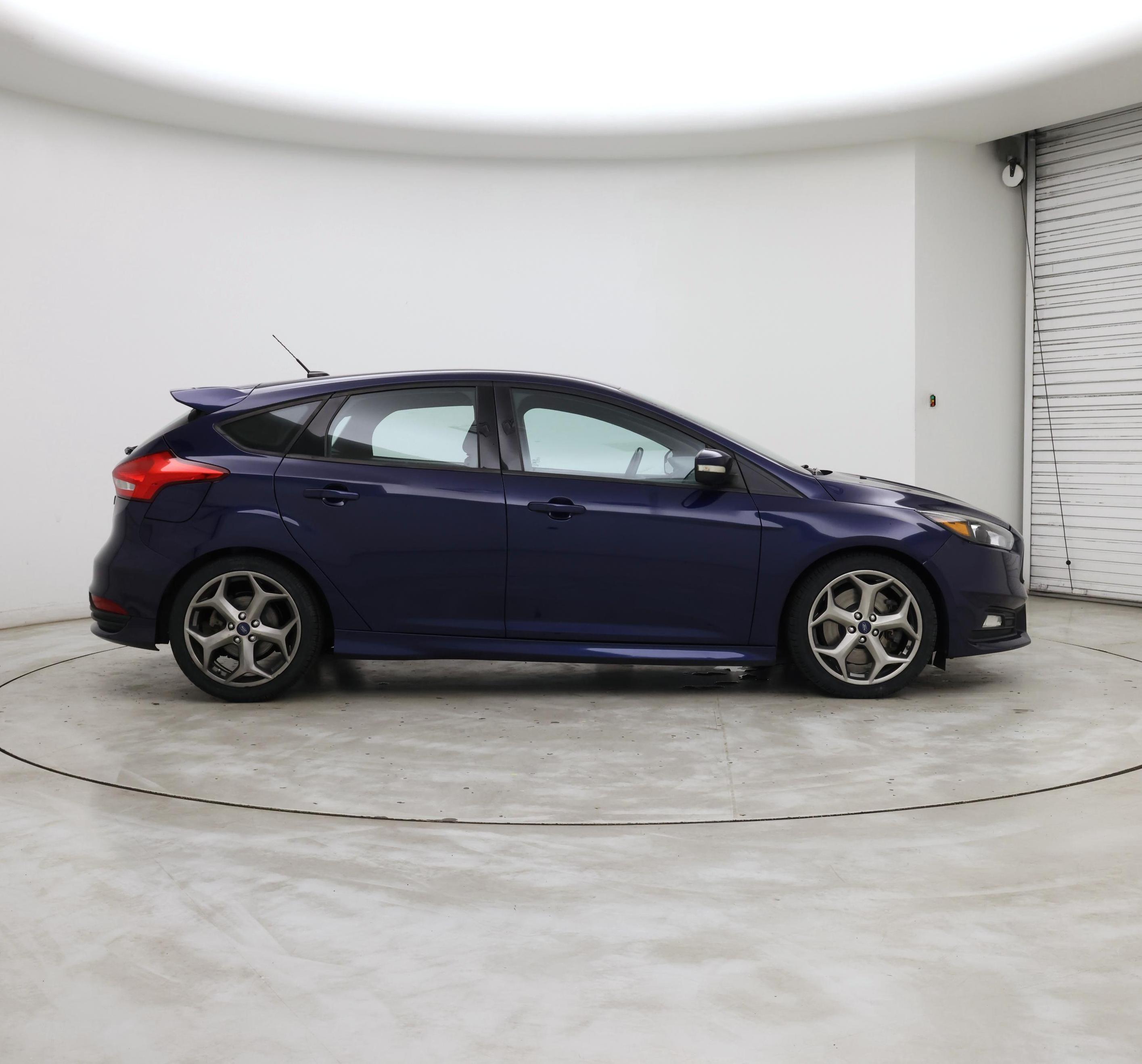 Thumbnail: 2017 Ford Focus - 7