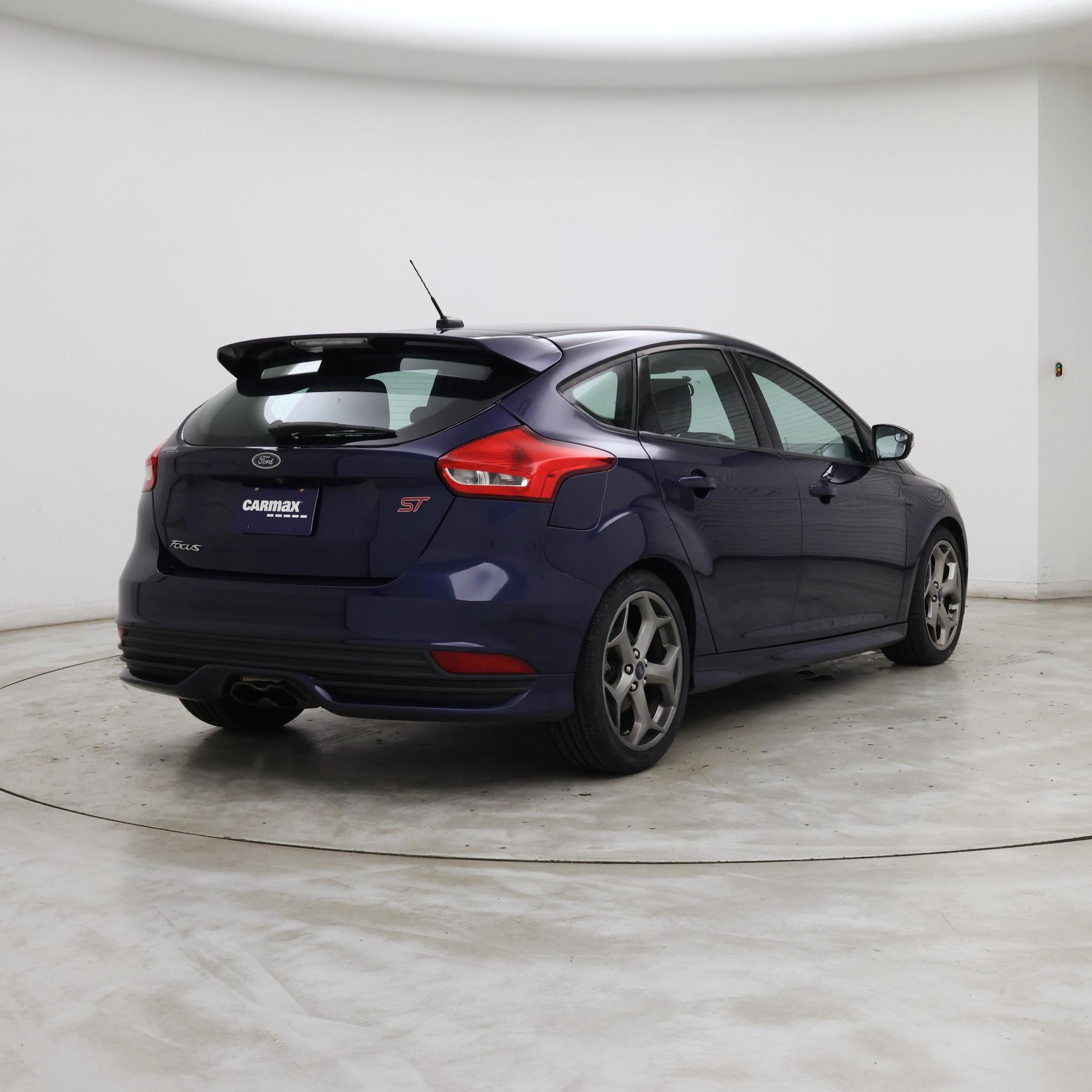 Thumbnail: 2017 Ford Focus - 8